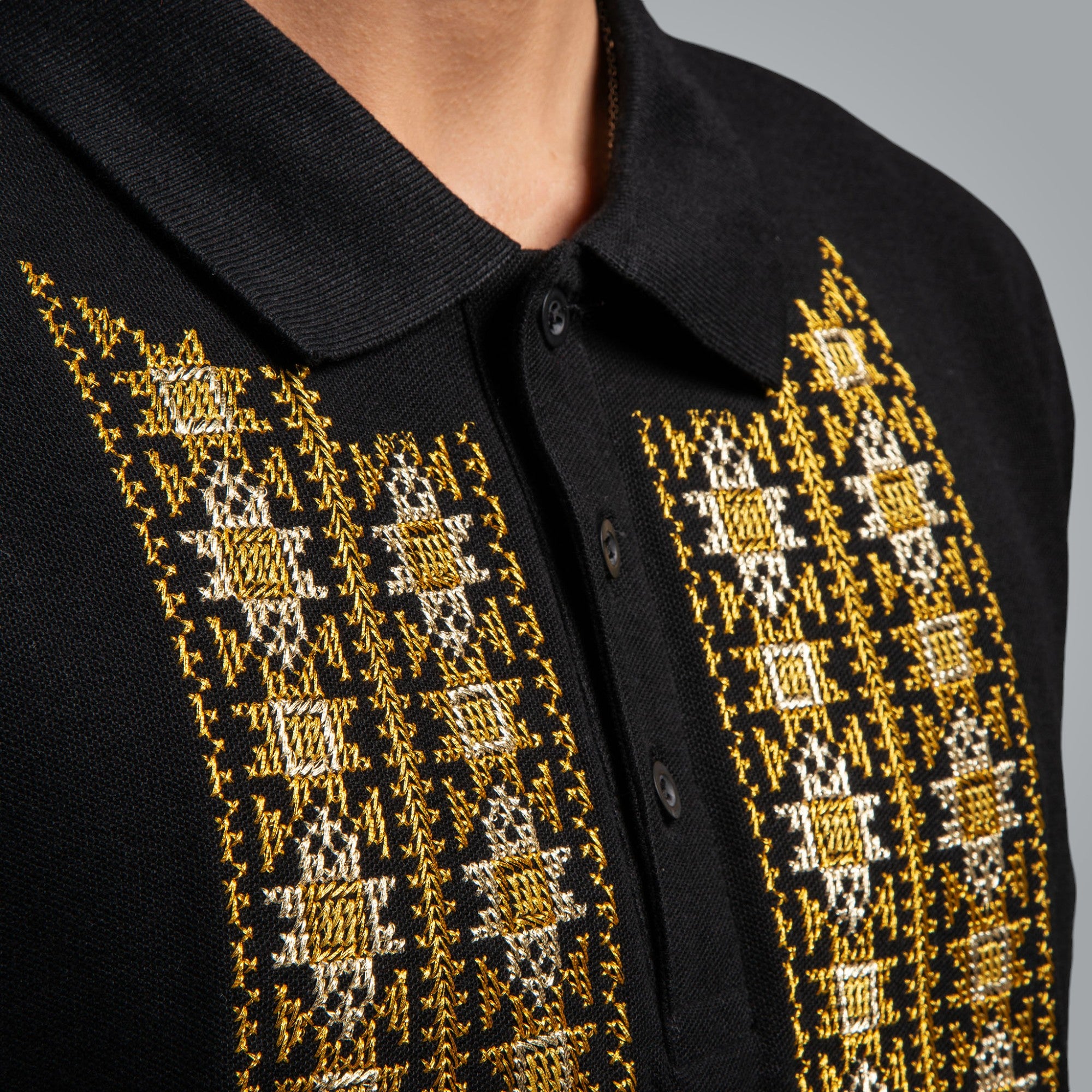 Тениска с яка "Закрилник"