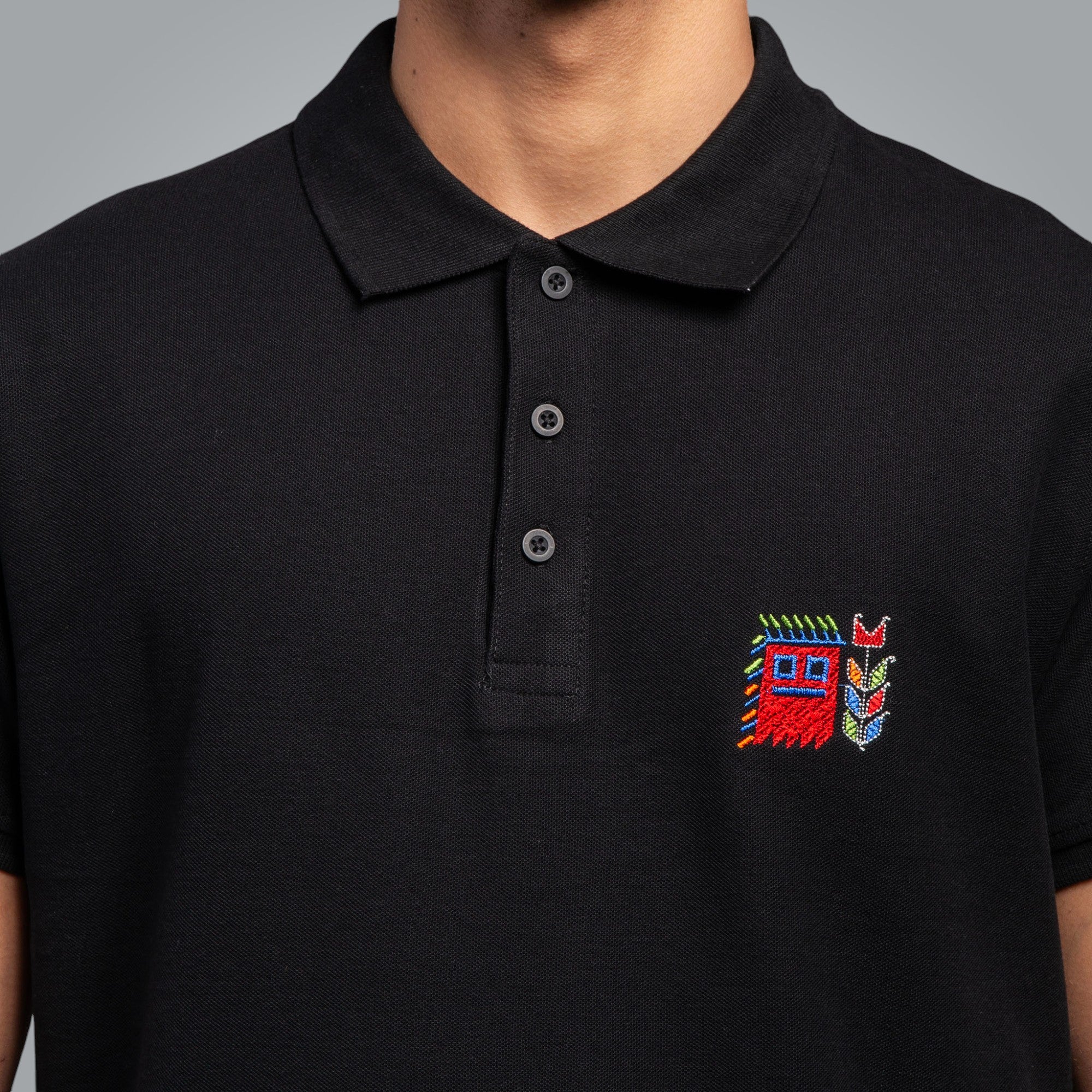 Тениска с яка с детайл "Кукер"