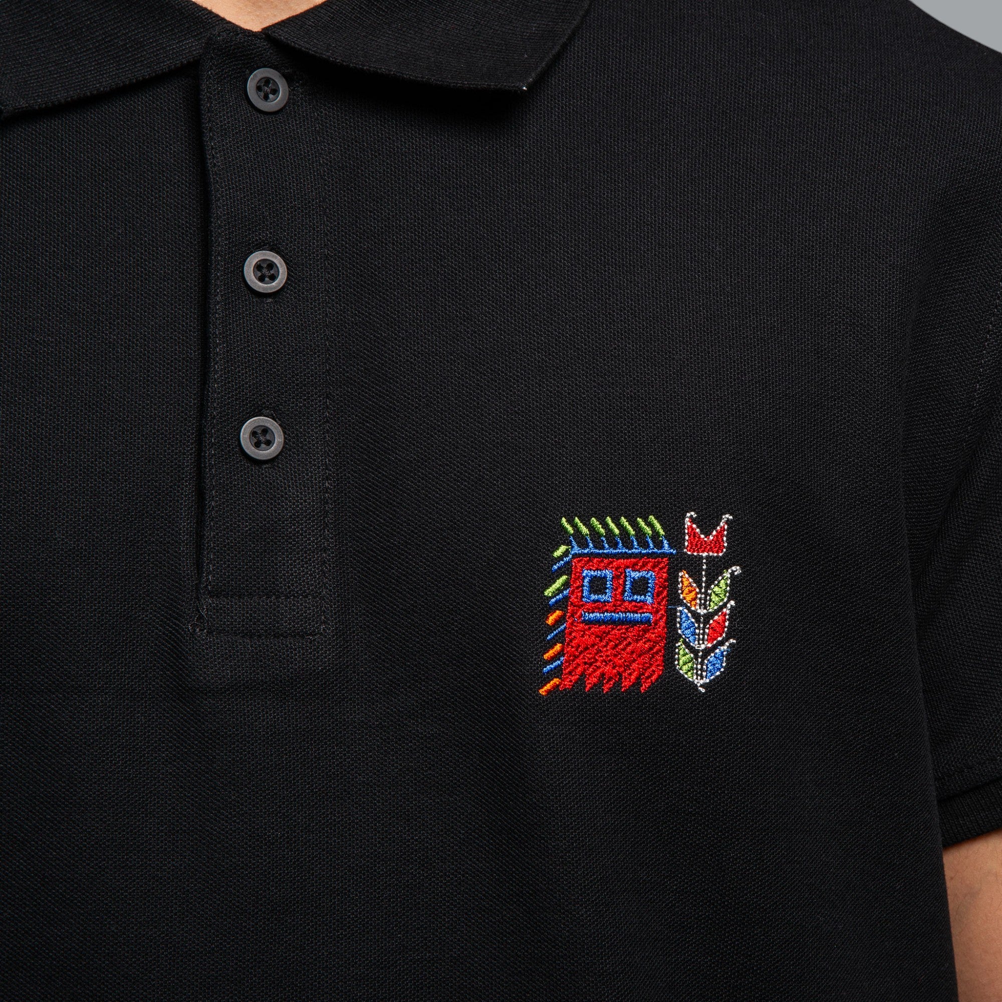 Тениска с яка с детайл "Кукер"