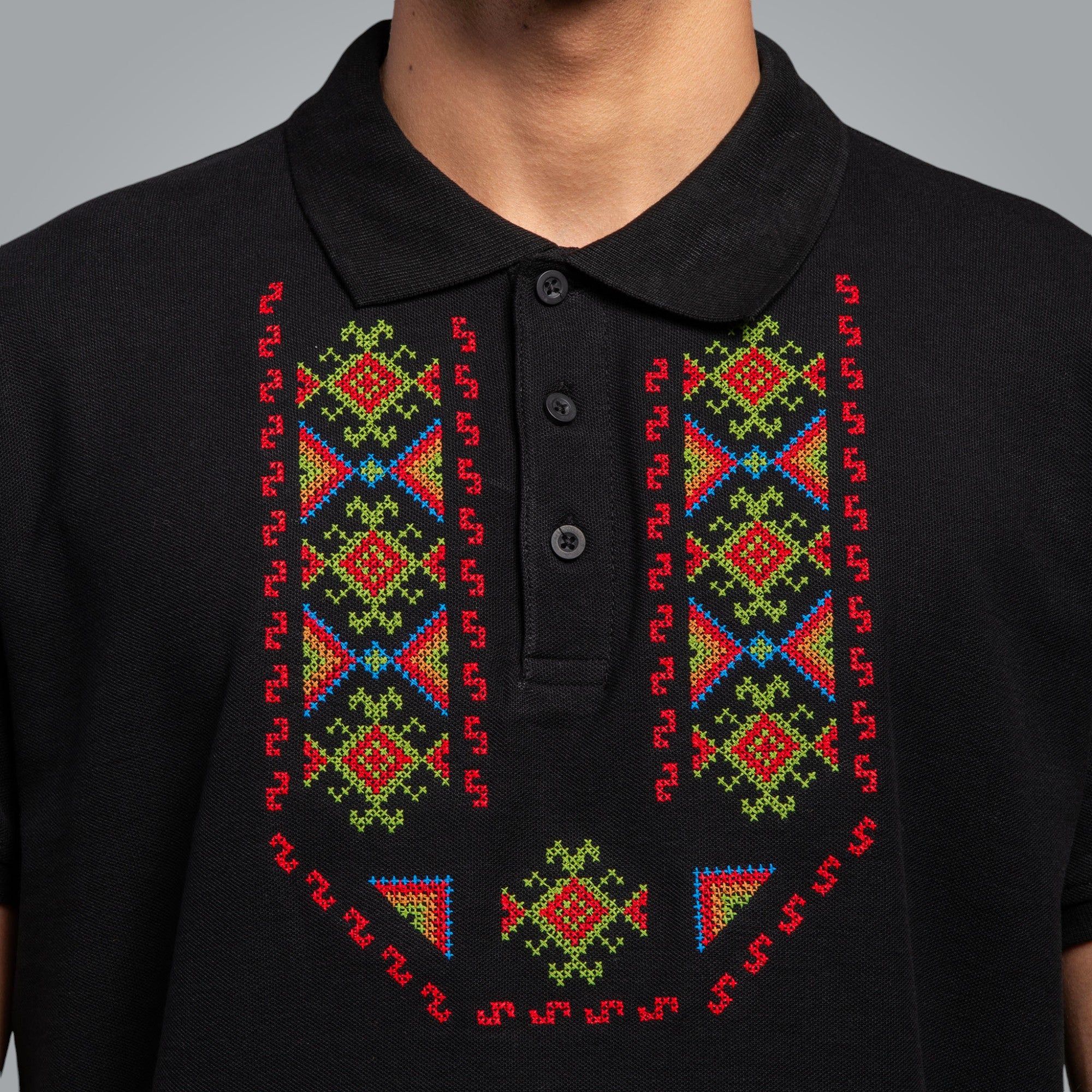 Тениска с яка "Гиздав"