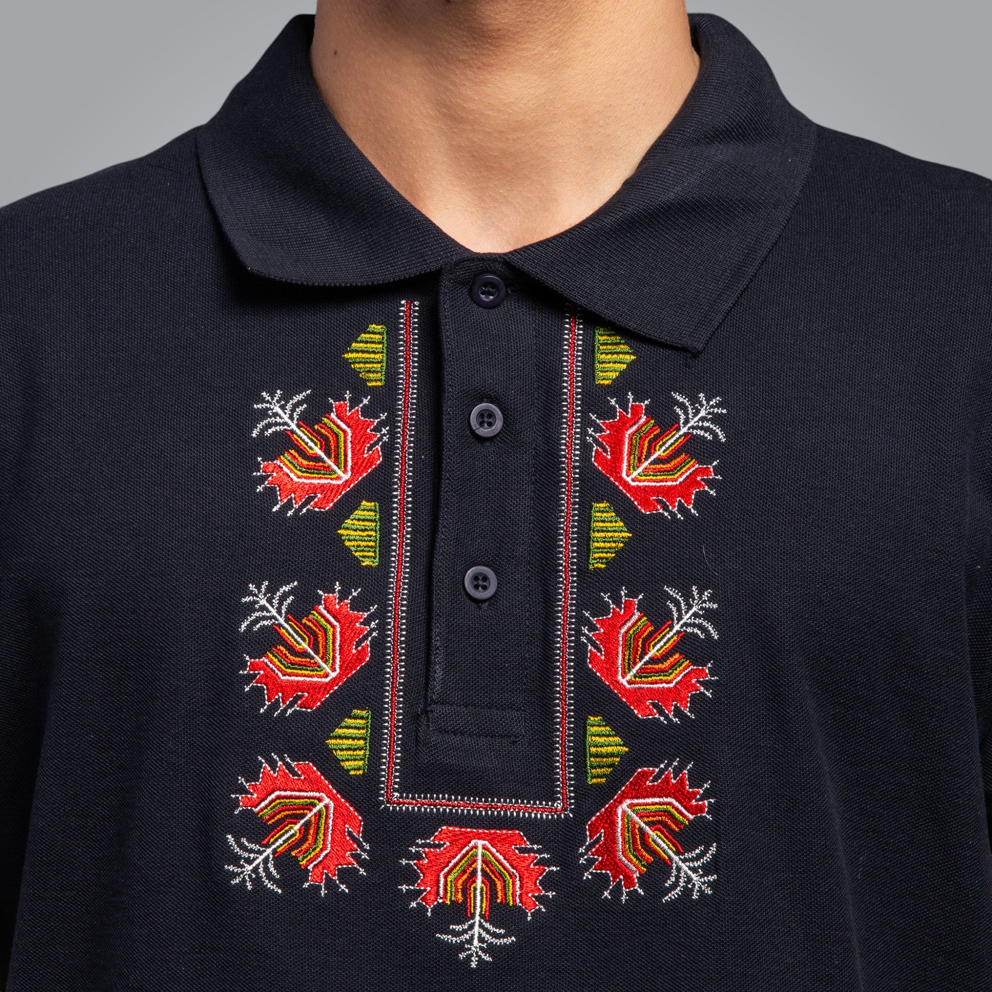 Тениска с яка "Китка"