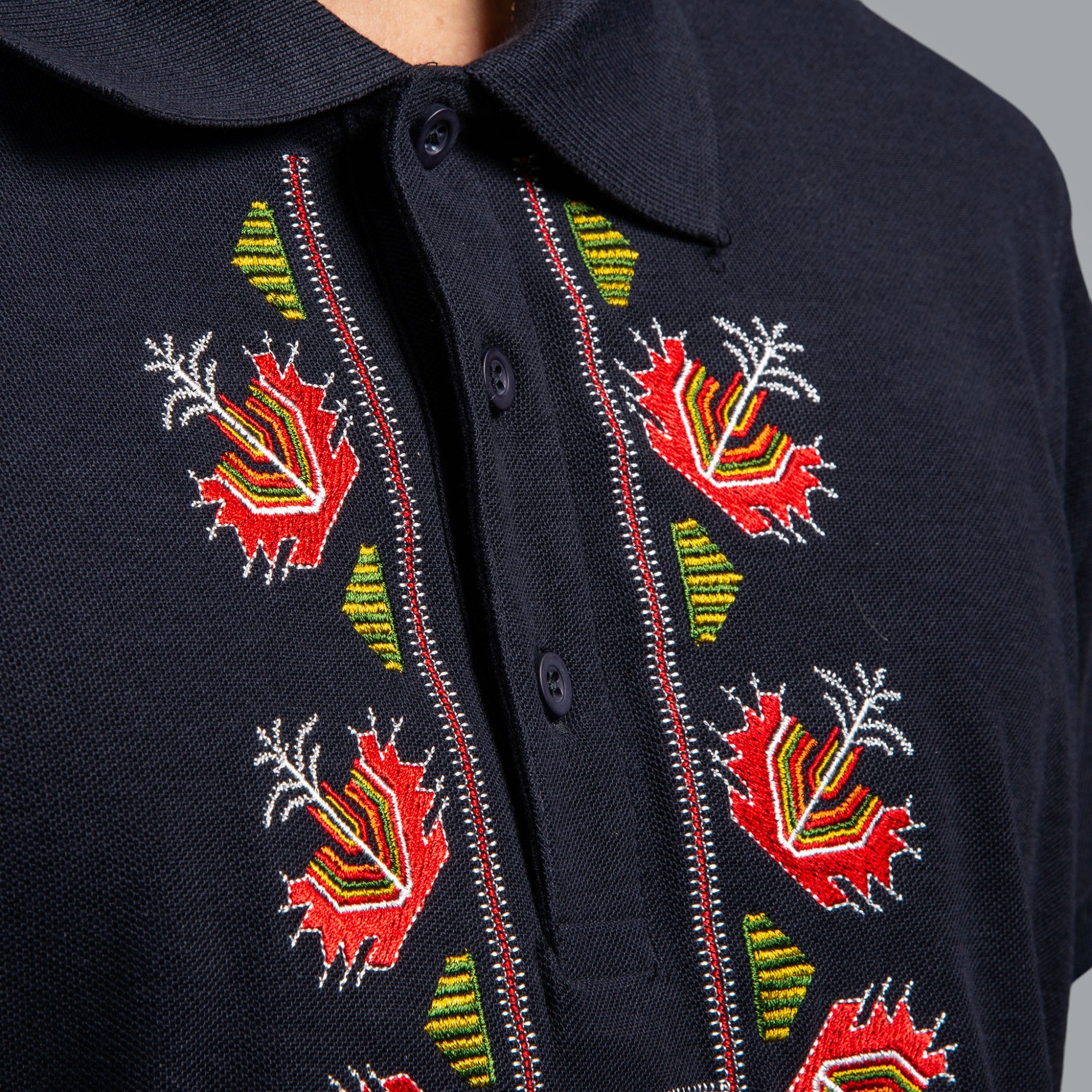 Тениска с яка "Китка"