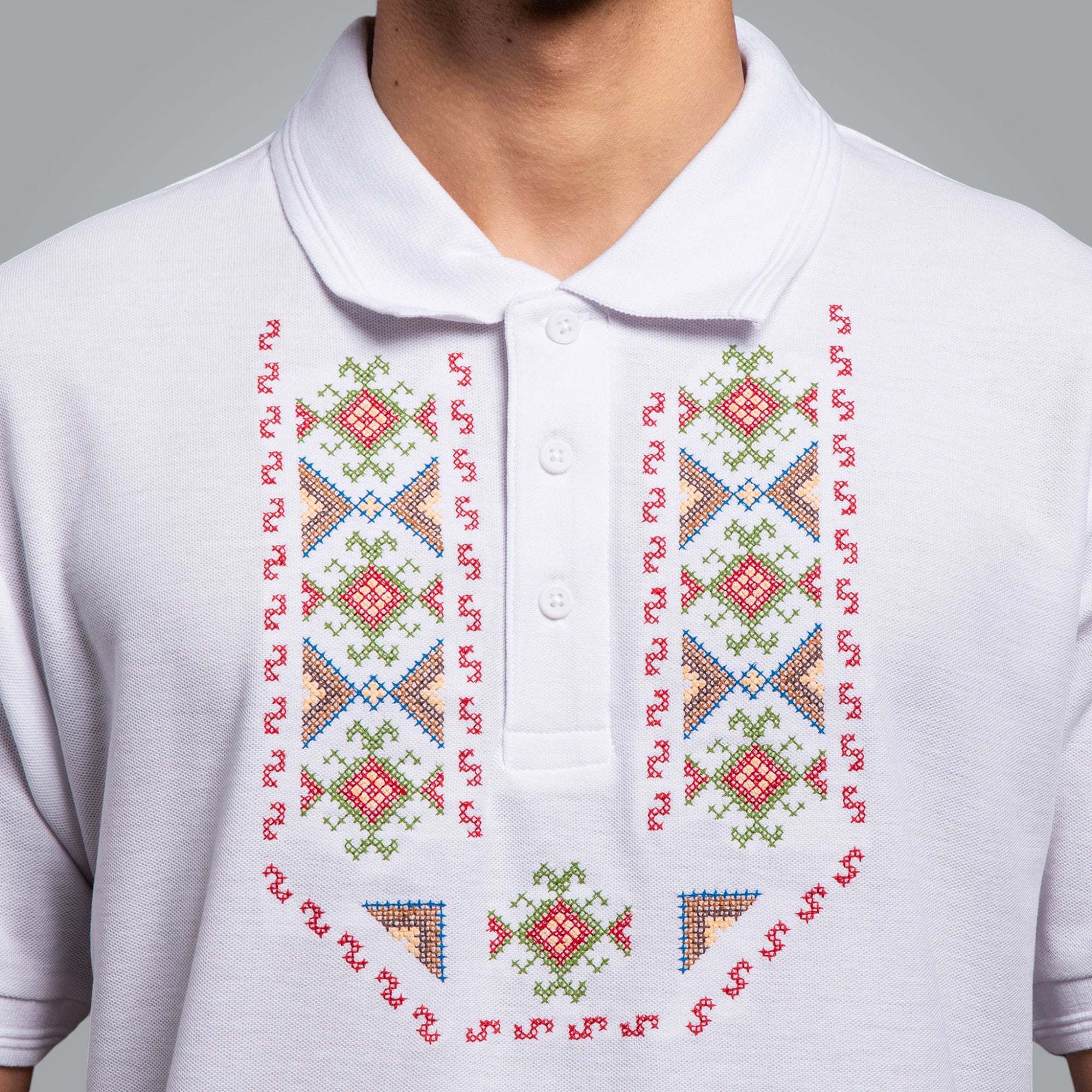 Тениска с яка "Гиздав"