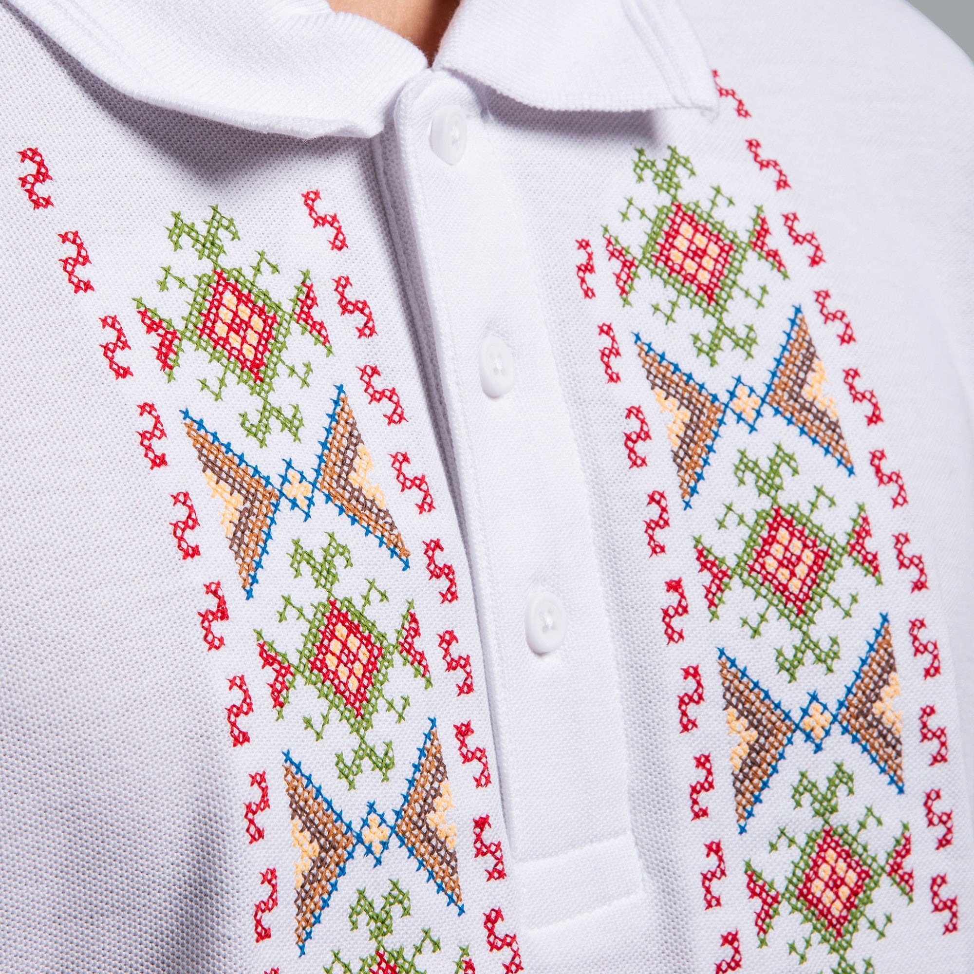 Тениска с яка "Гиздав"