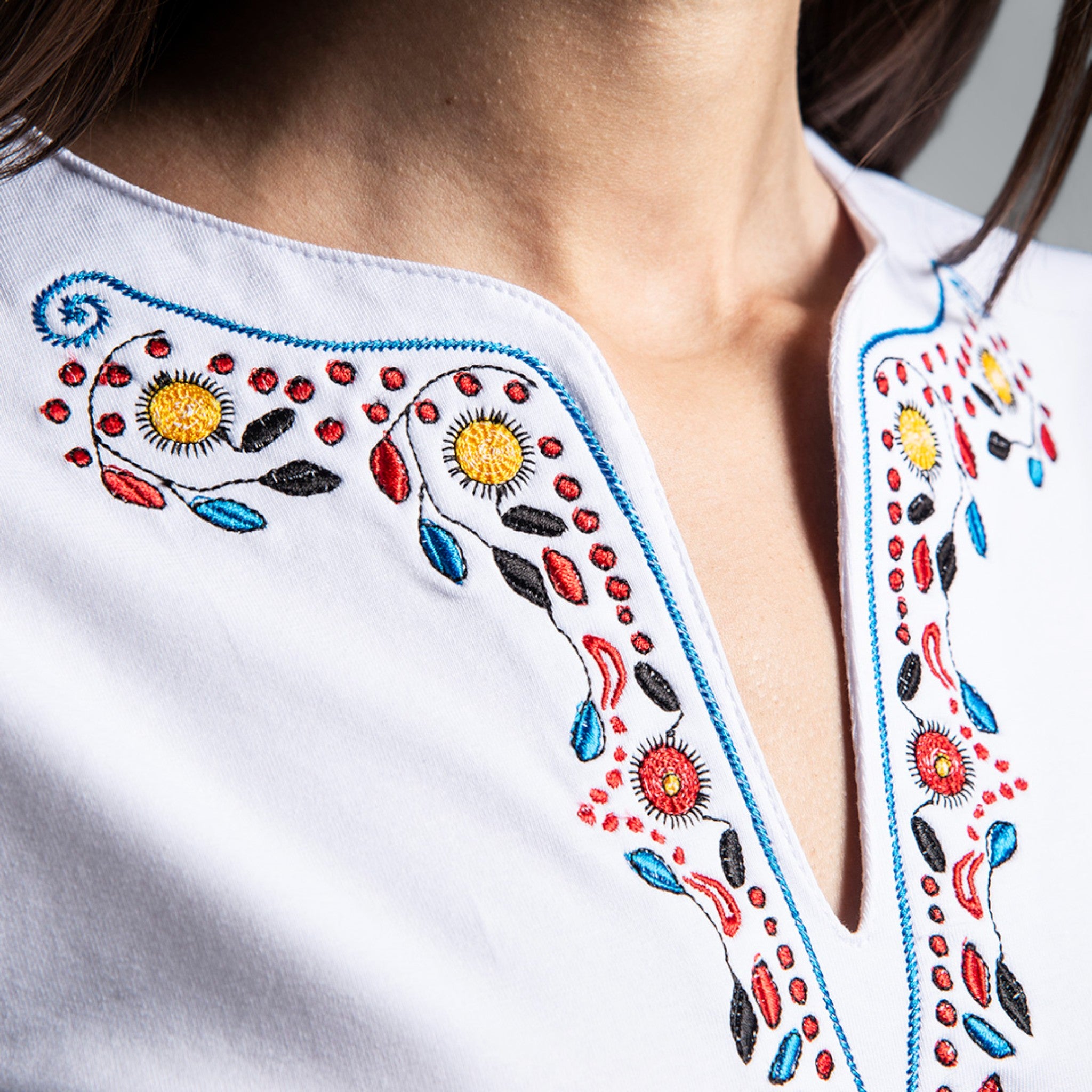 Тениска с V-деколте "Плодородие"