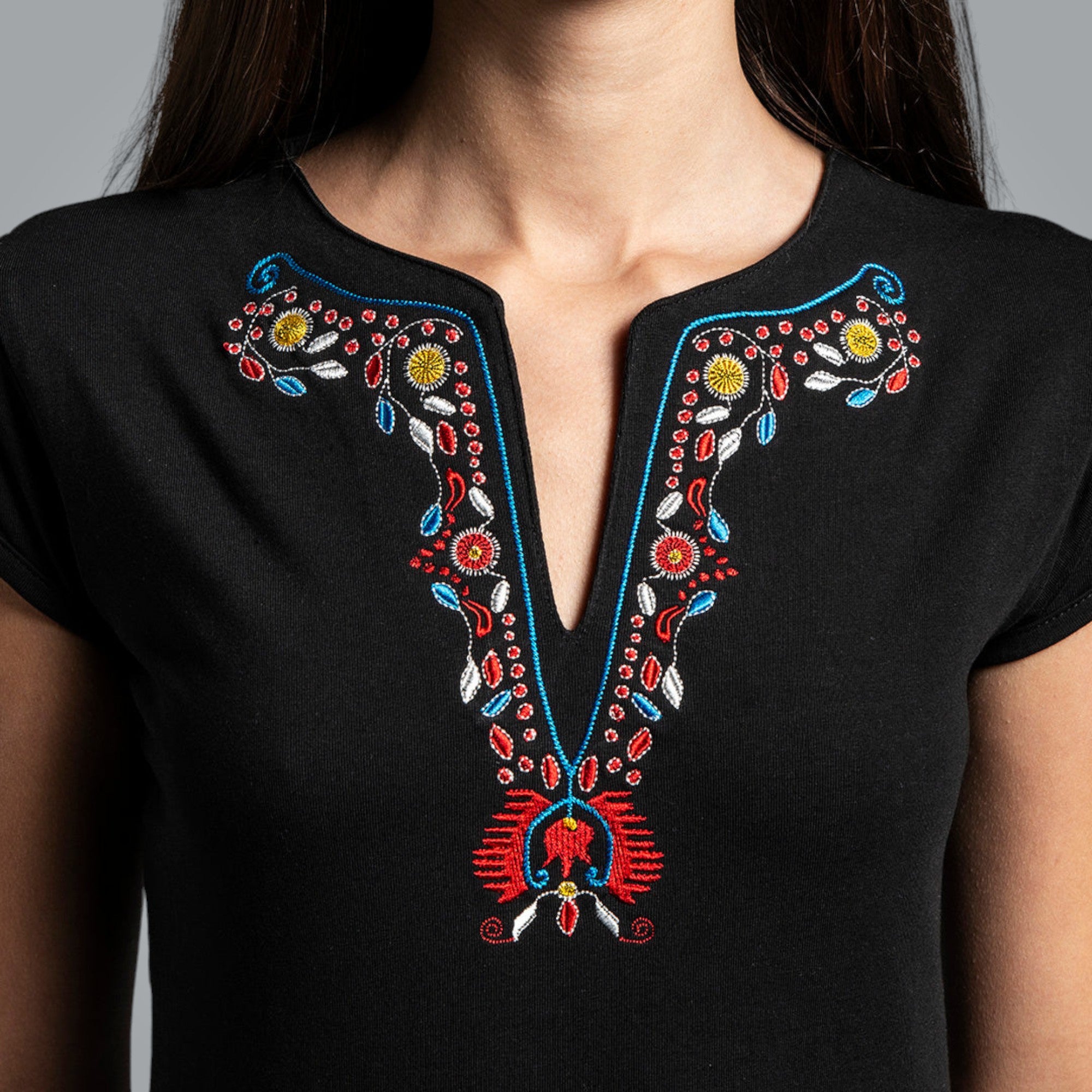 Тениска с V-деколте "Плодородие"