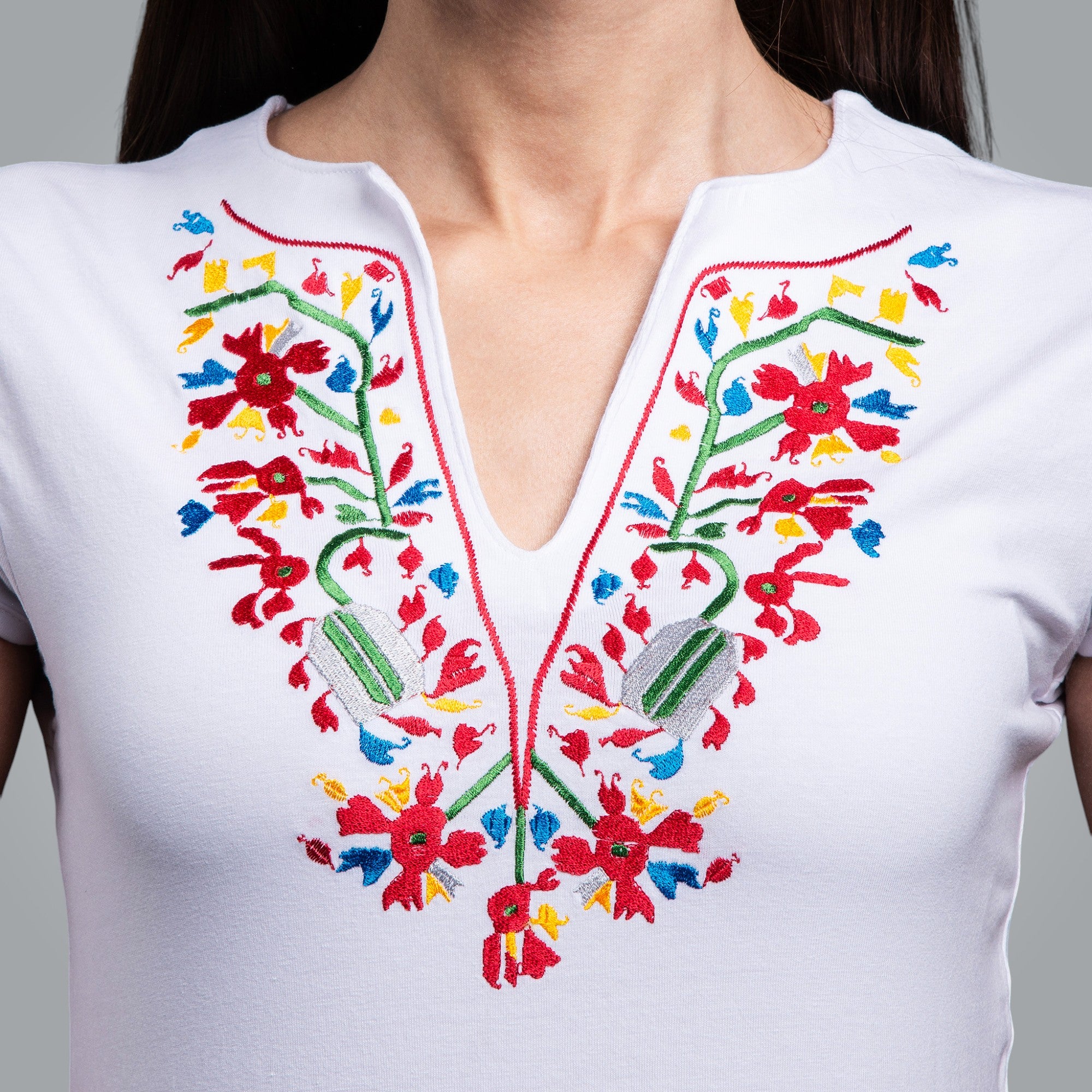 Тениска с V-деколте "Дърво на живота"