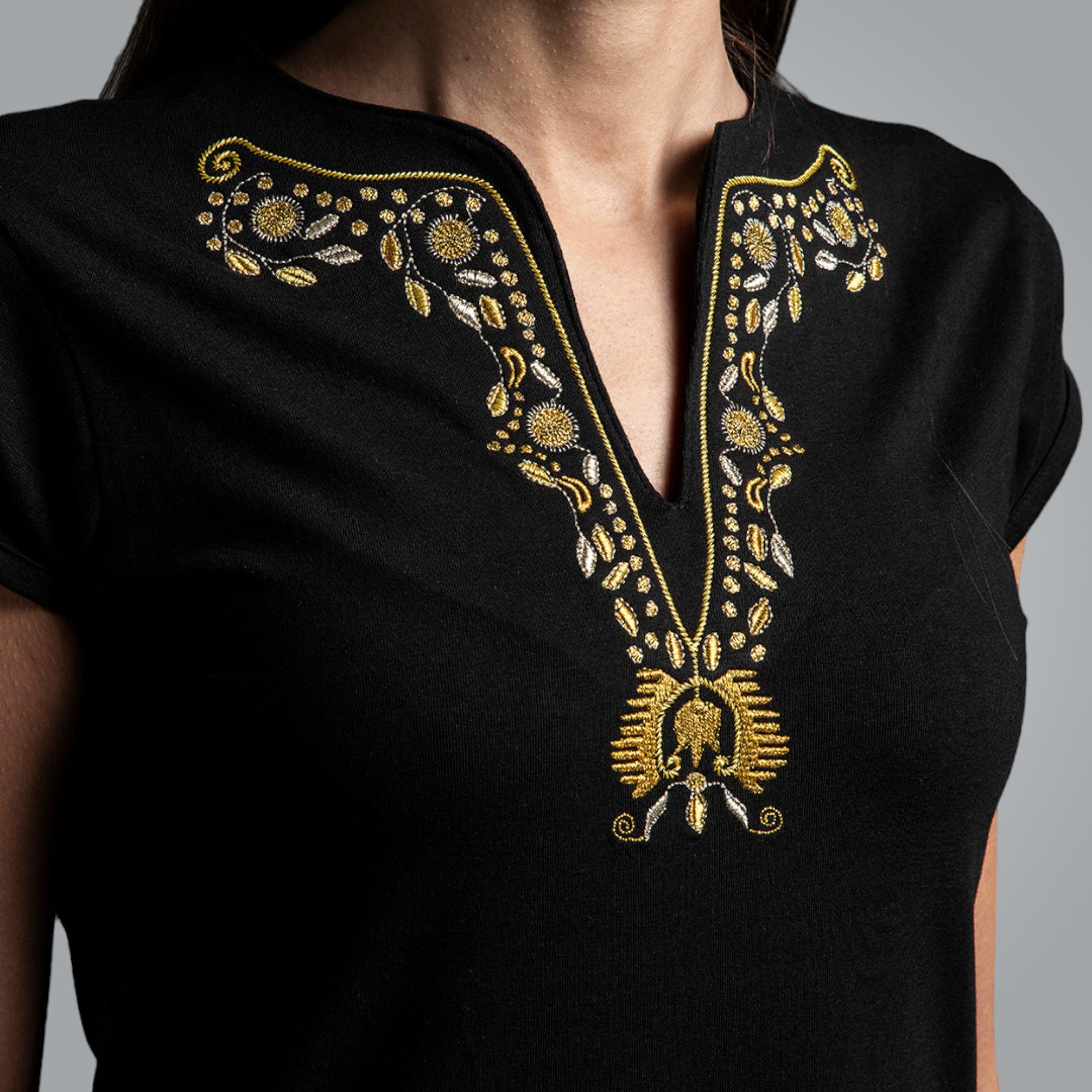 Тениска с V-деколте "Плодородие"