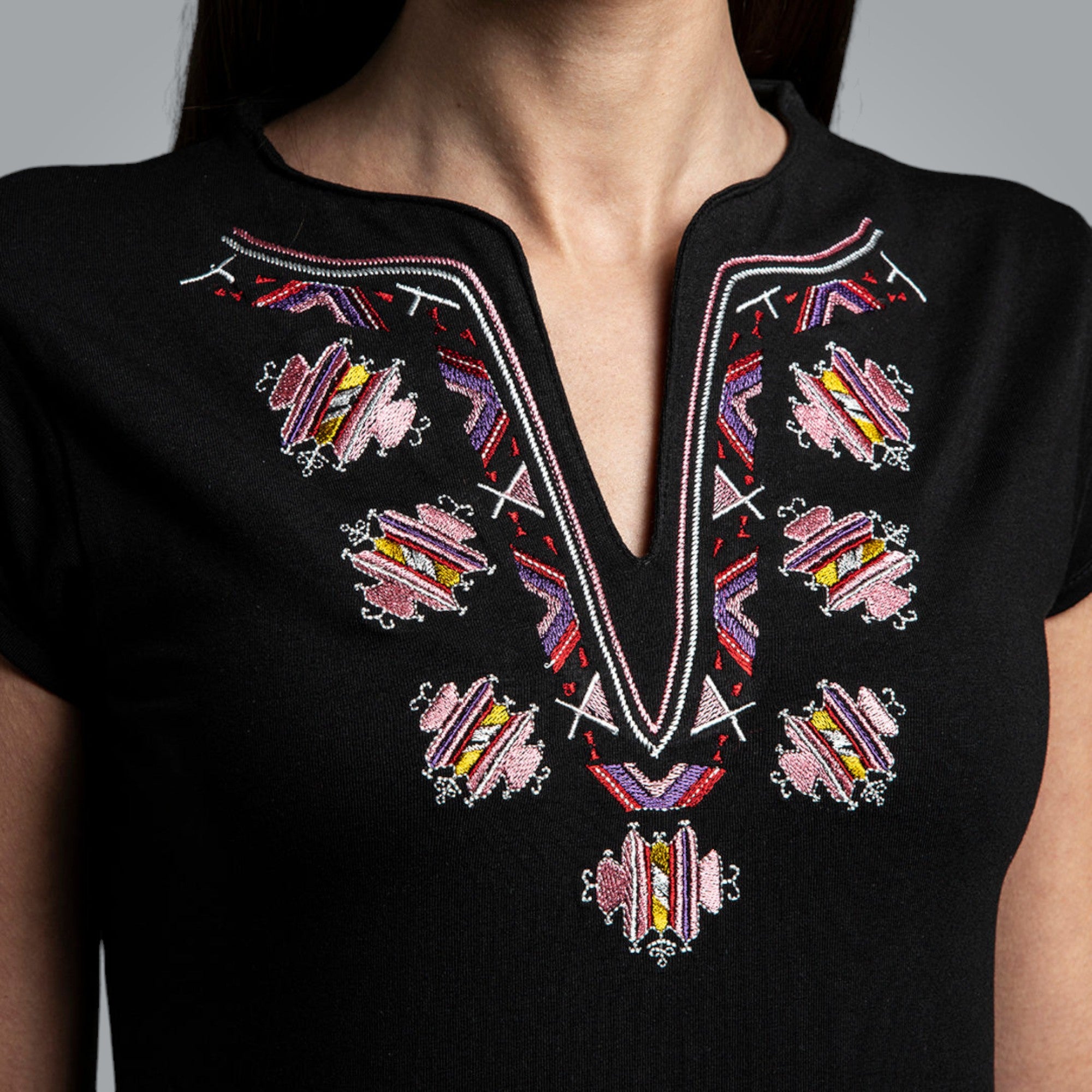 Тениска с V деколте "от Шоплука"