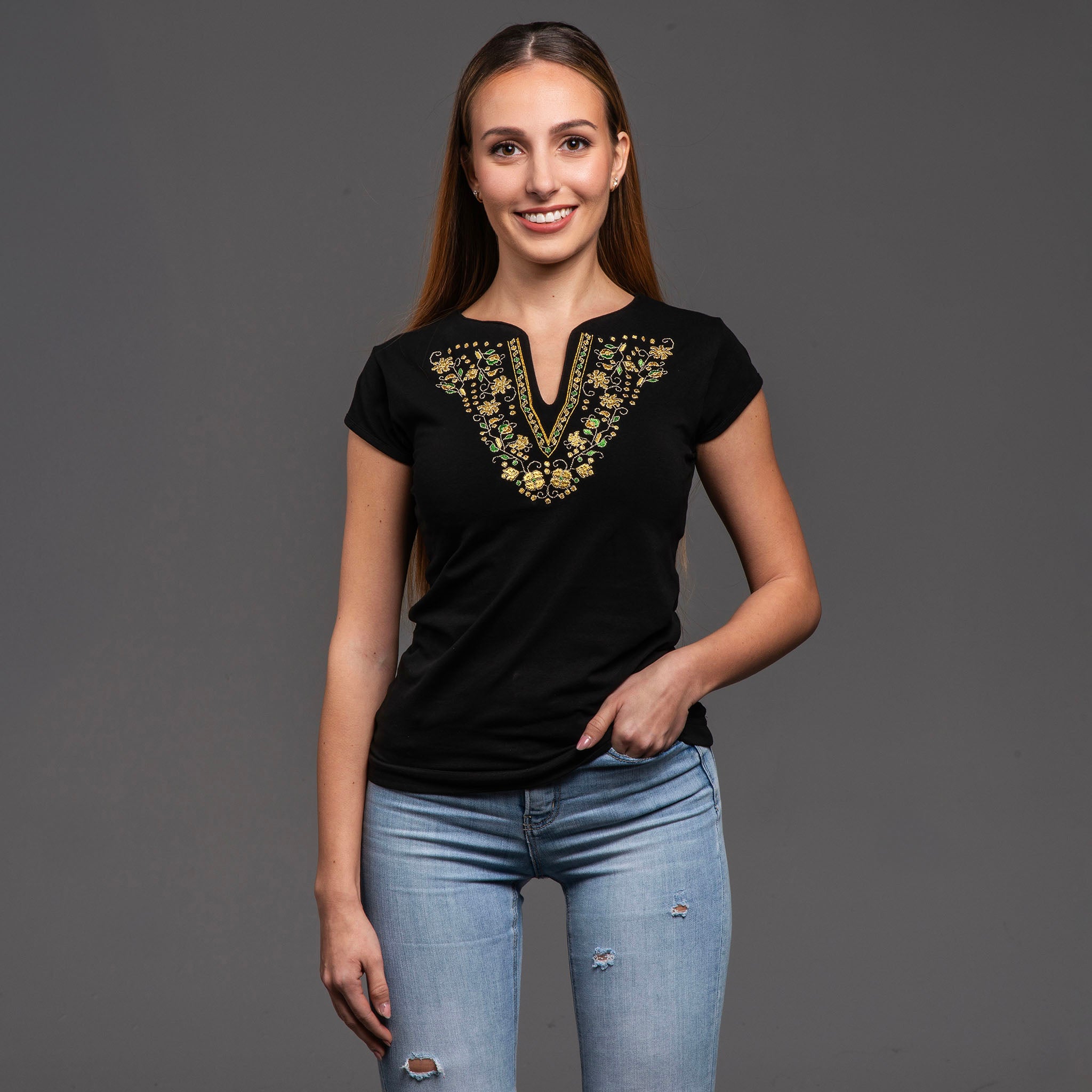 Тениска с V-деколте "Прелест"