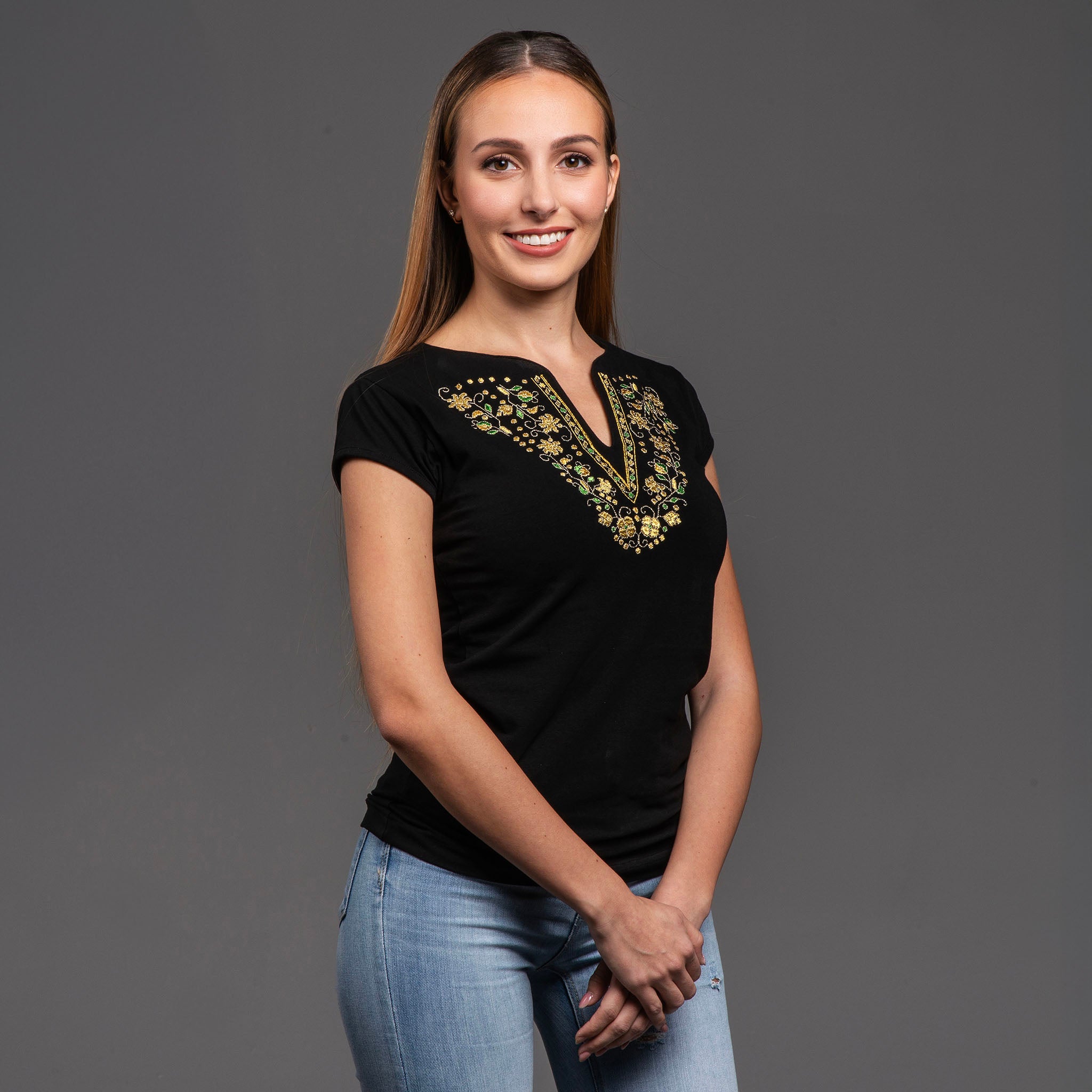 Тениска с V-деколте "Прелест"