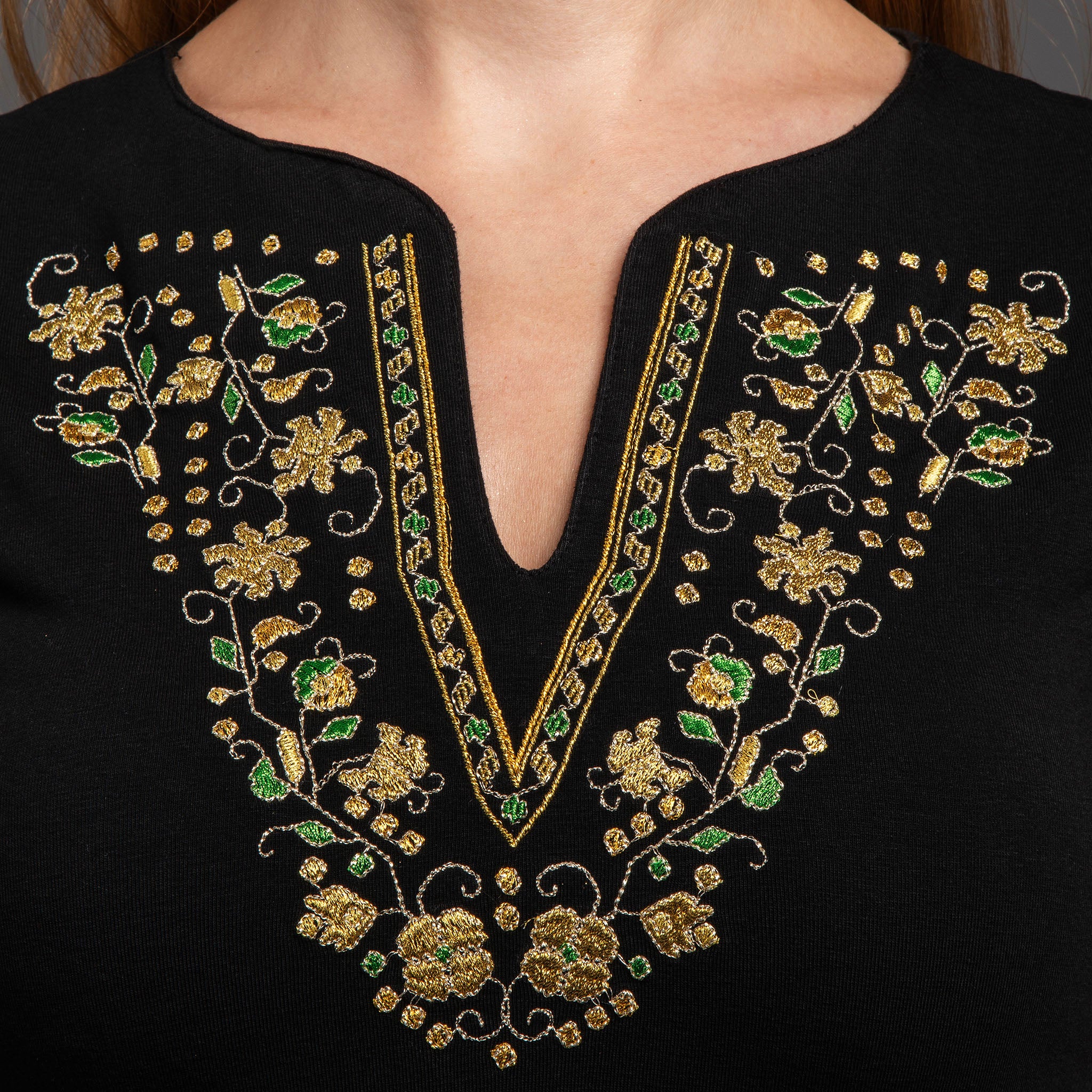 Тениска с V-деколте "Прелест"