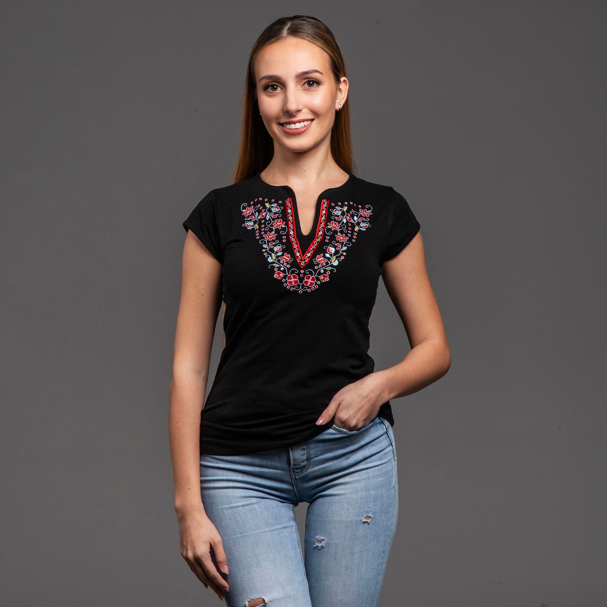 Тениска с V-деколте "Прелест"