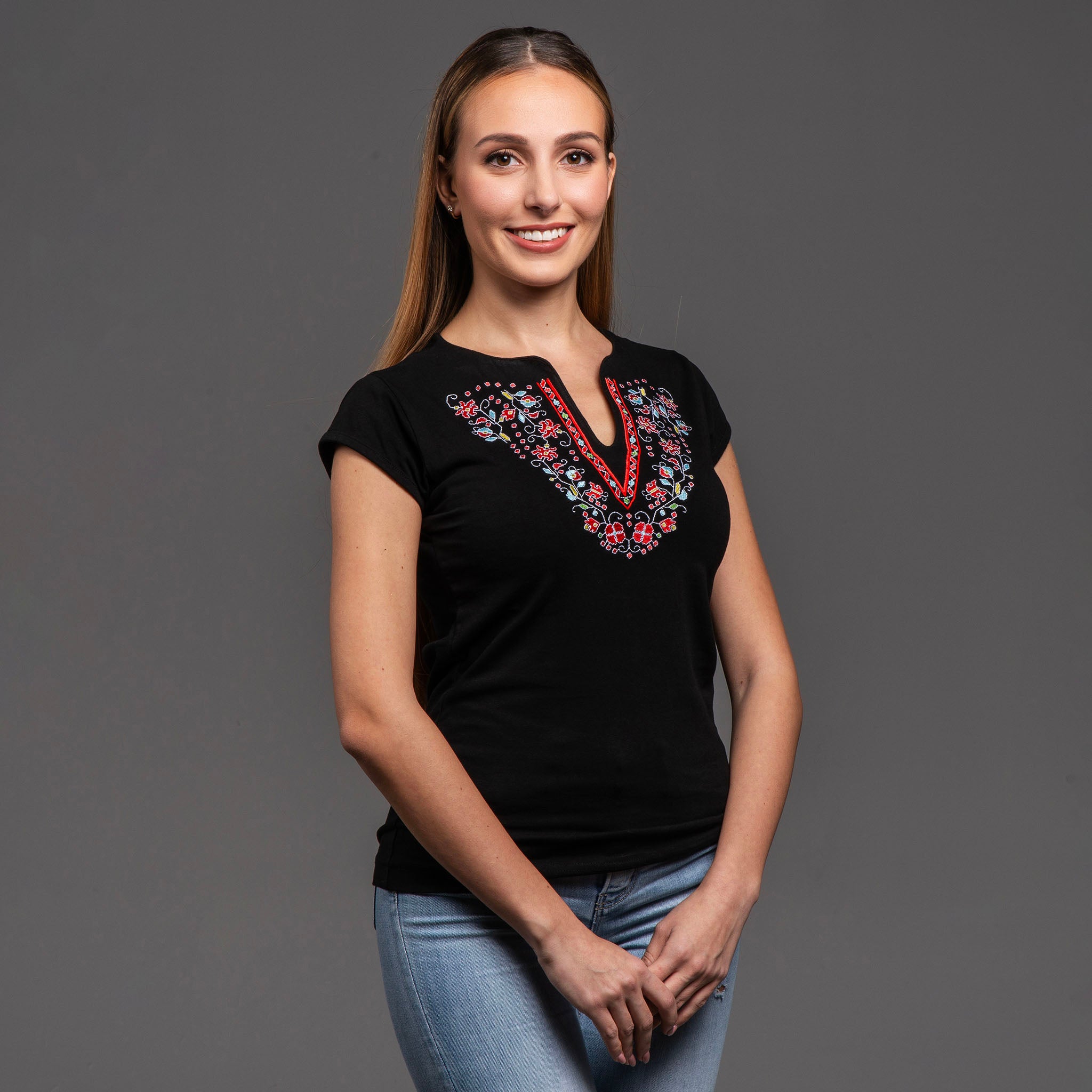 Тениска с V-деколте "Прелест"