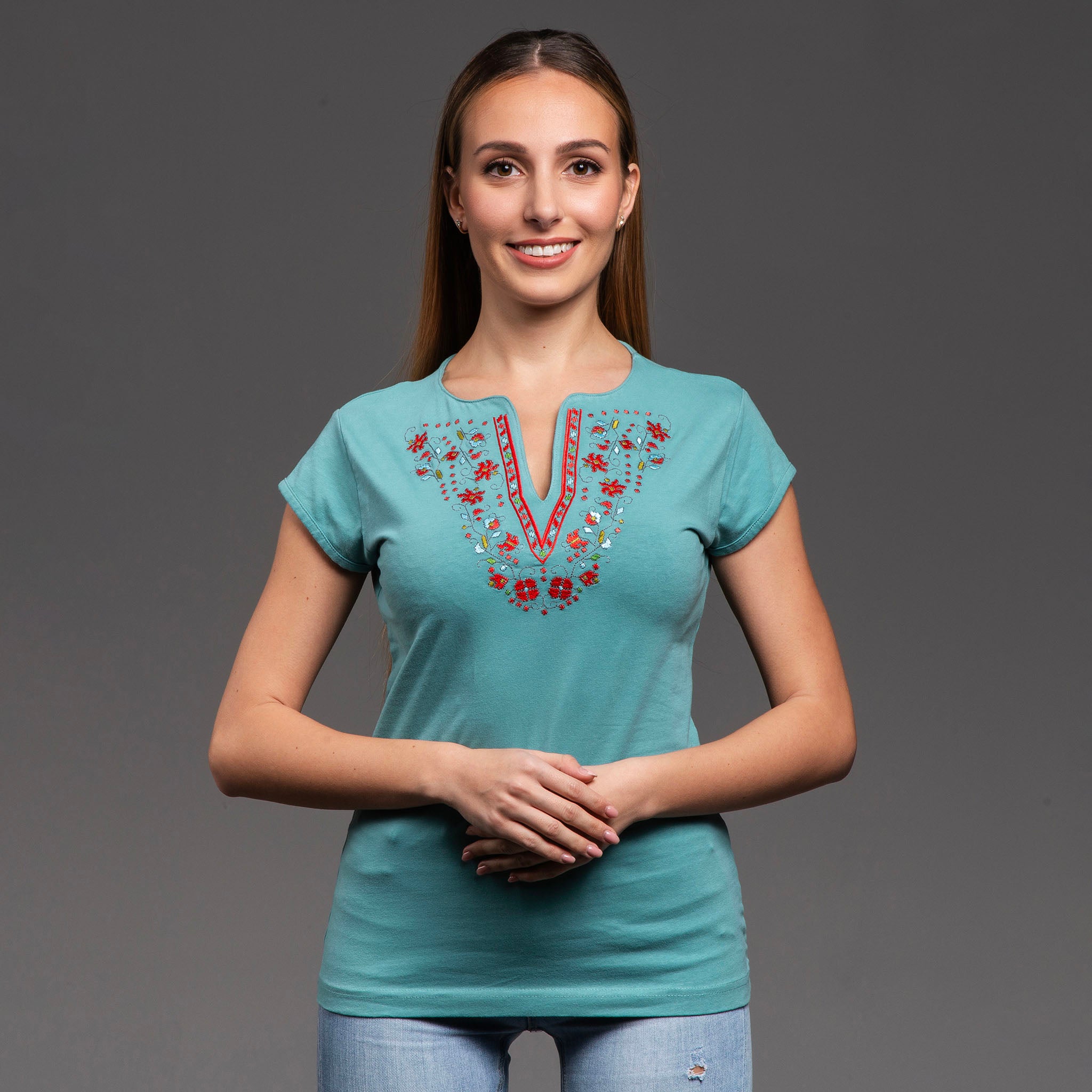 Тениска с V-деколте "Прелест"