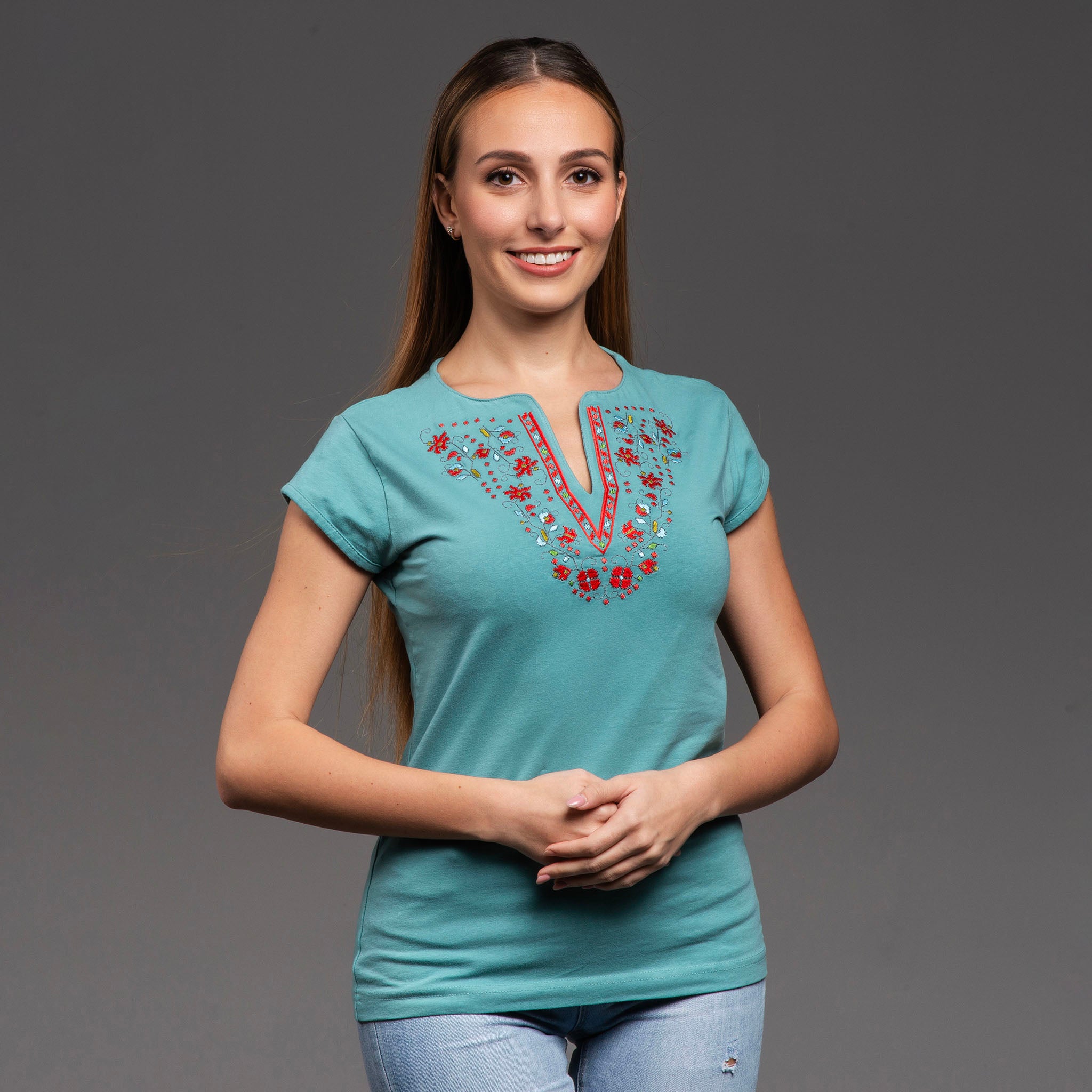 Тениска с V-деколте "Прелест"