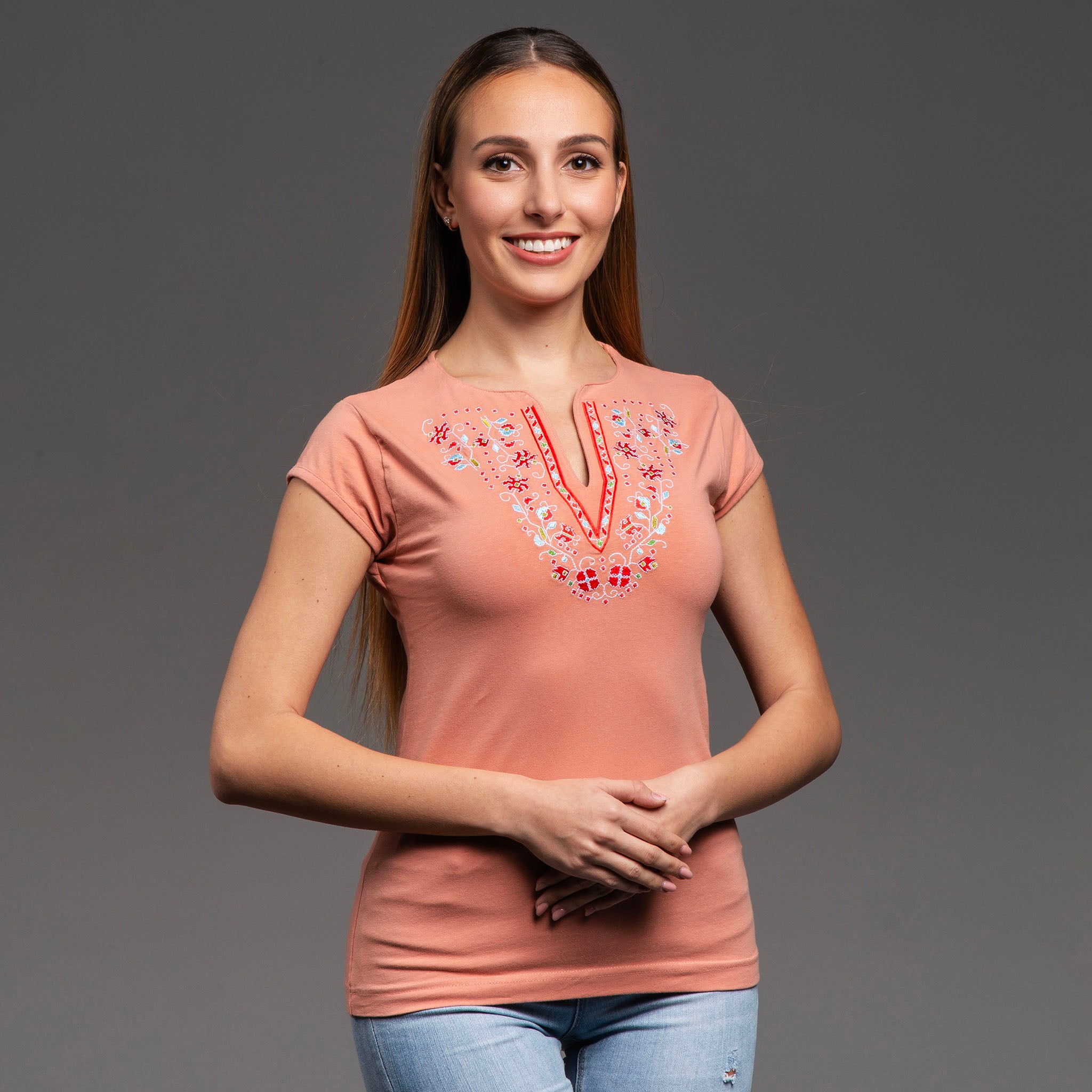 Тениска с V-деколте "Прелест"