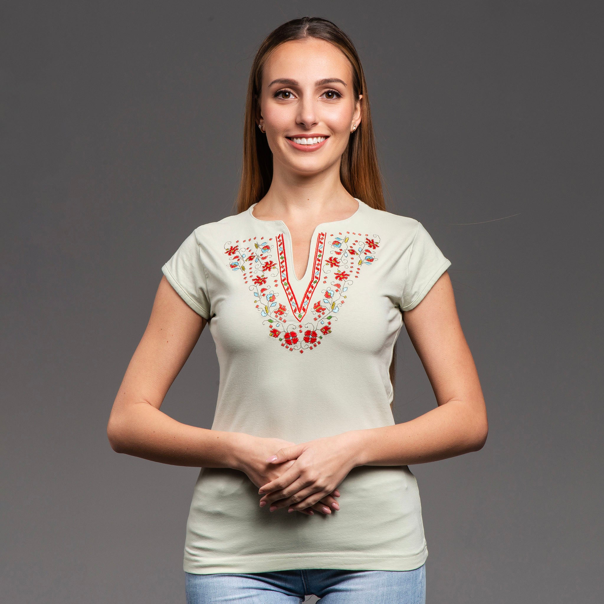 Тениска с V-деколте "Прелест"