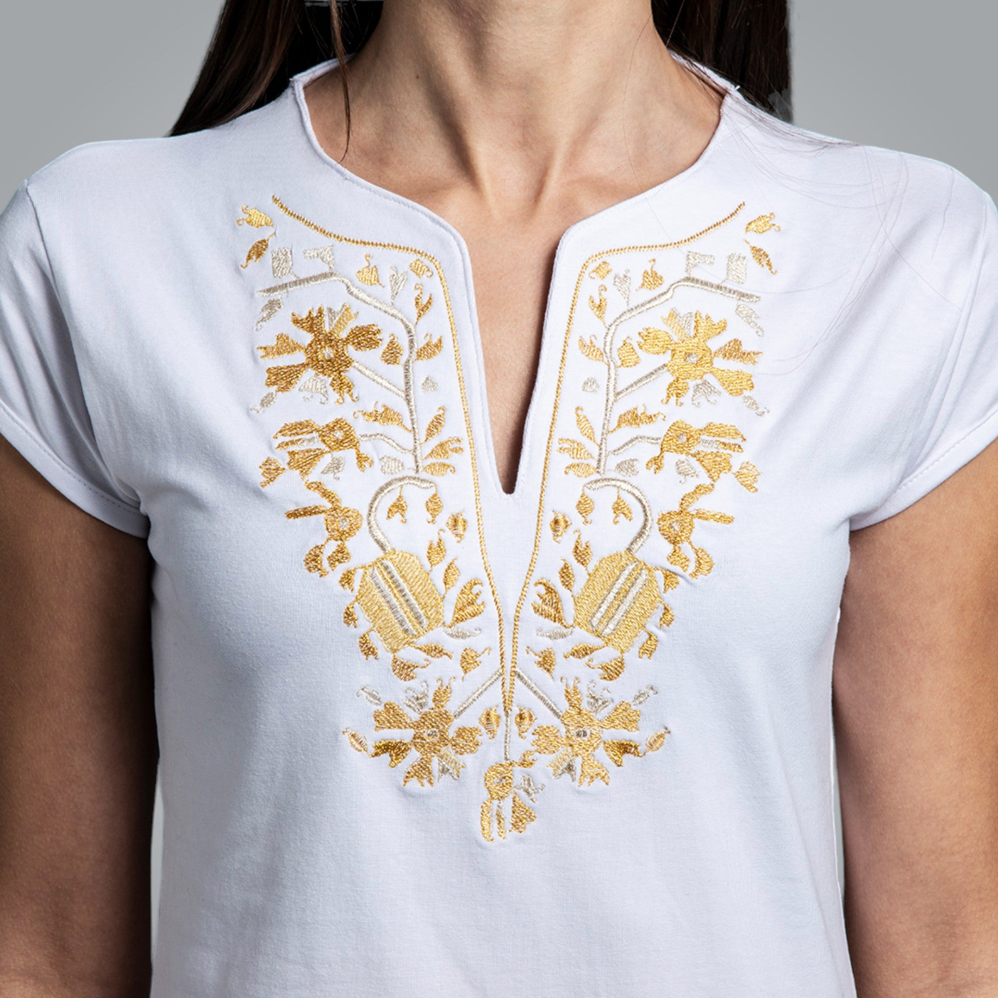 Тениска с V-деколте "Дърво на живота"