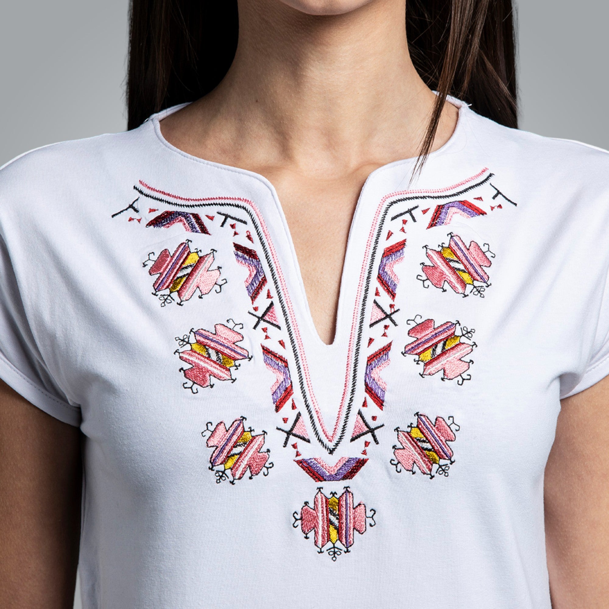 Тениска с V деколте "от Шоплука"