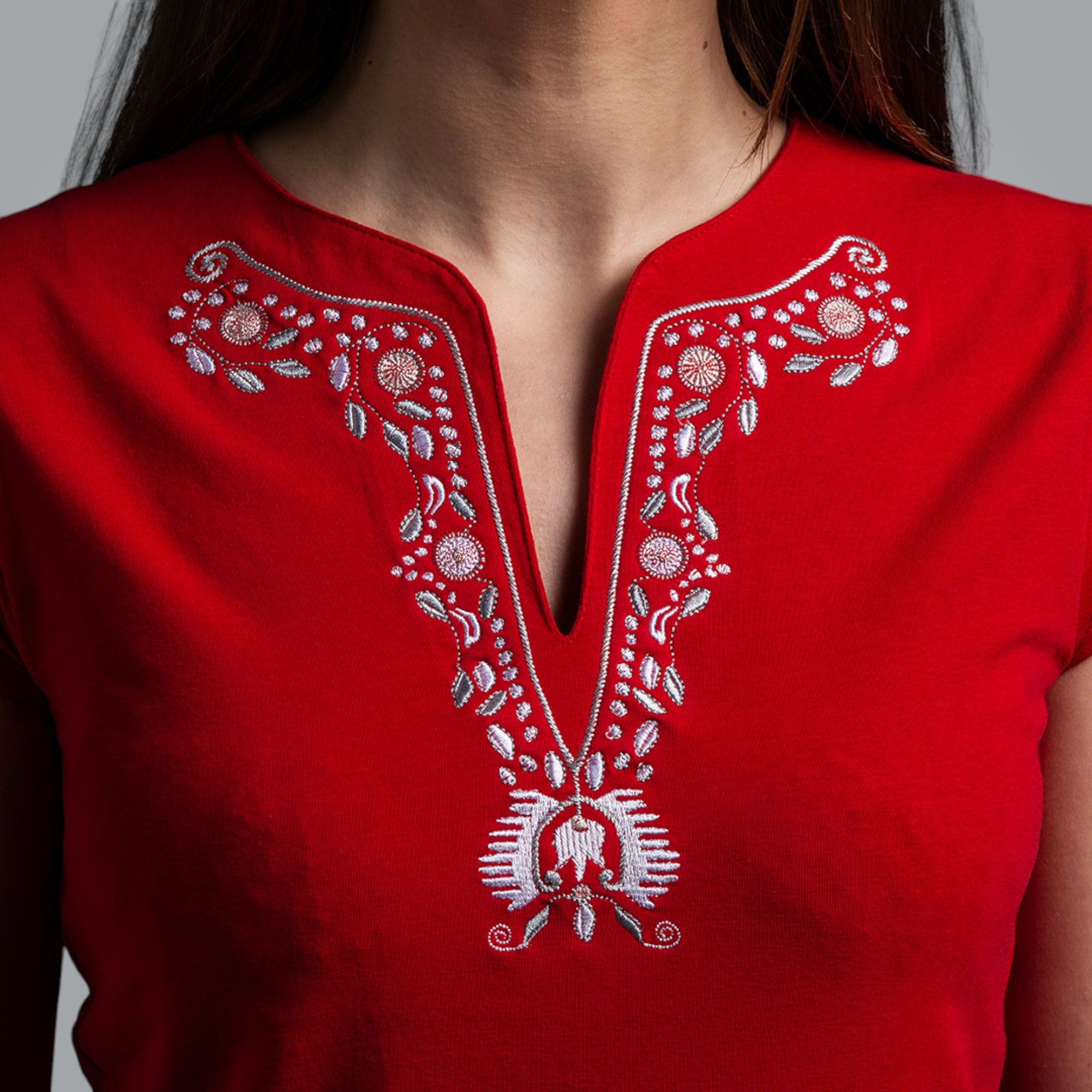 Тениска с V-деколте "Плодородие"