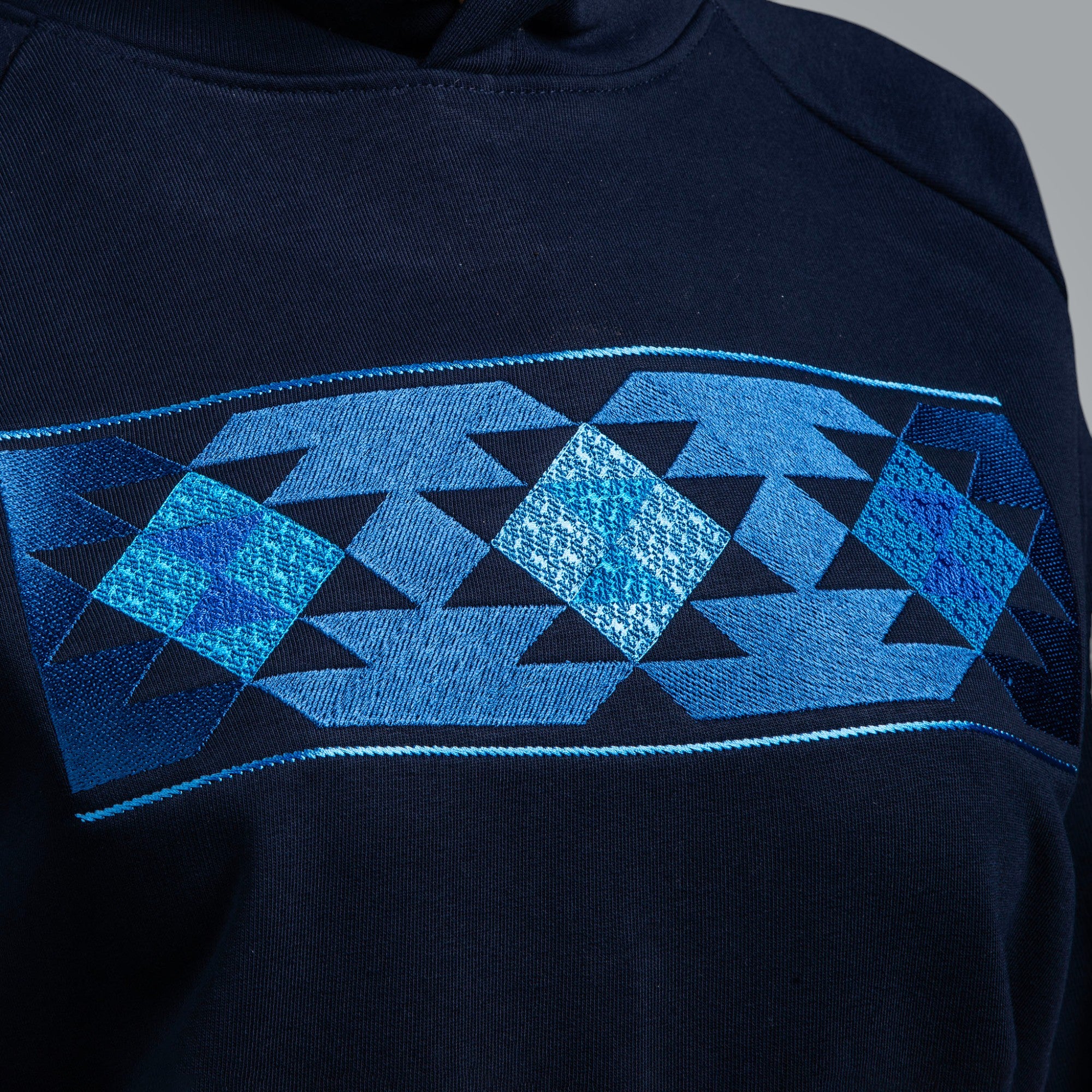 Дамска блуза с качулка "Род"