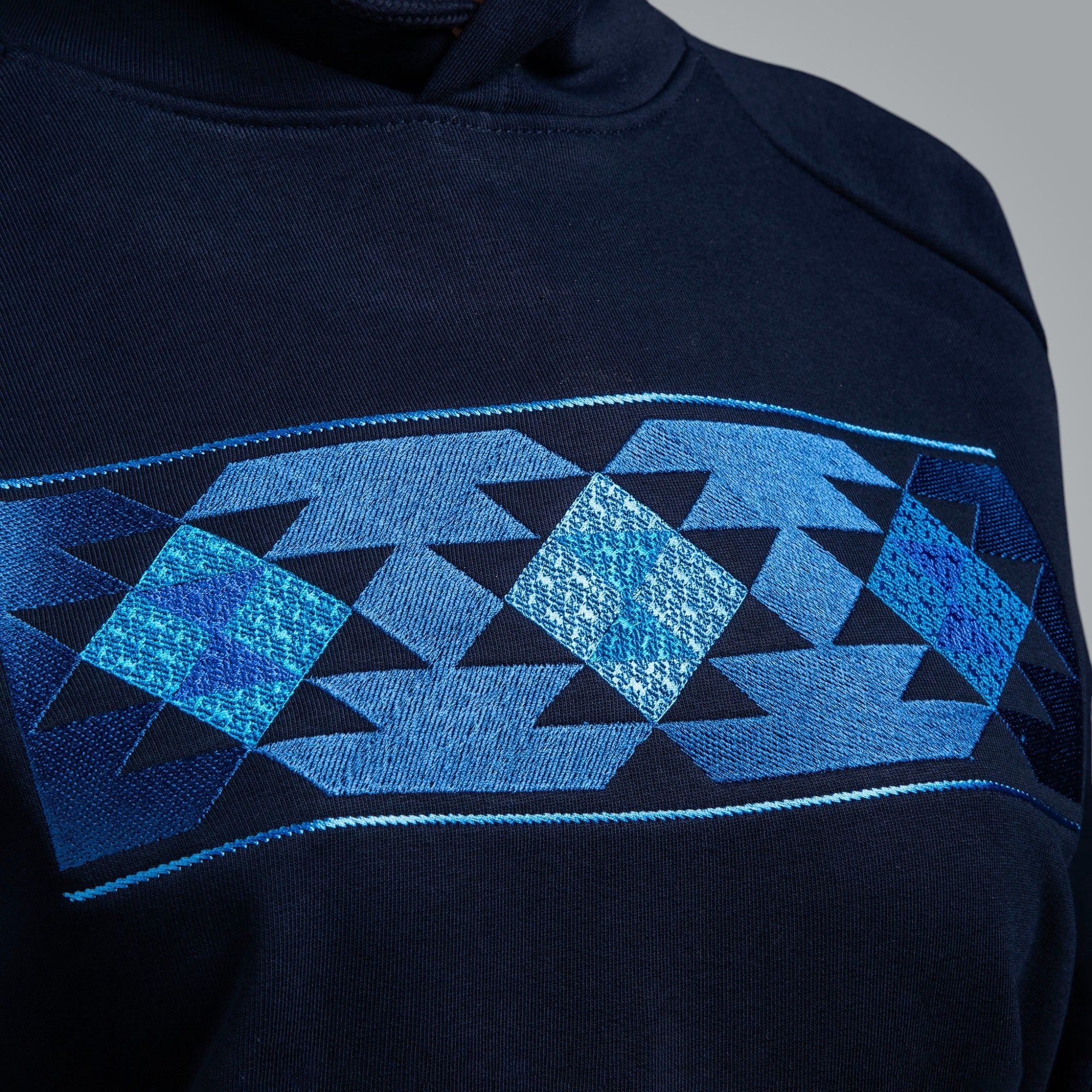 Дамска блуза с качулка "Род"