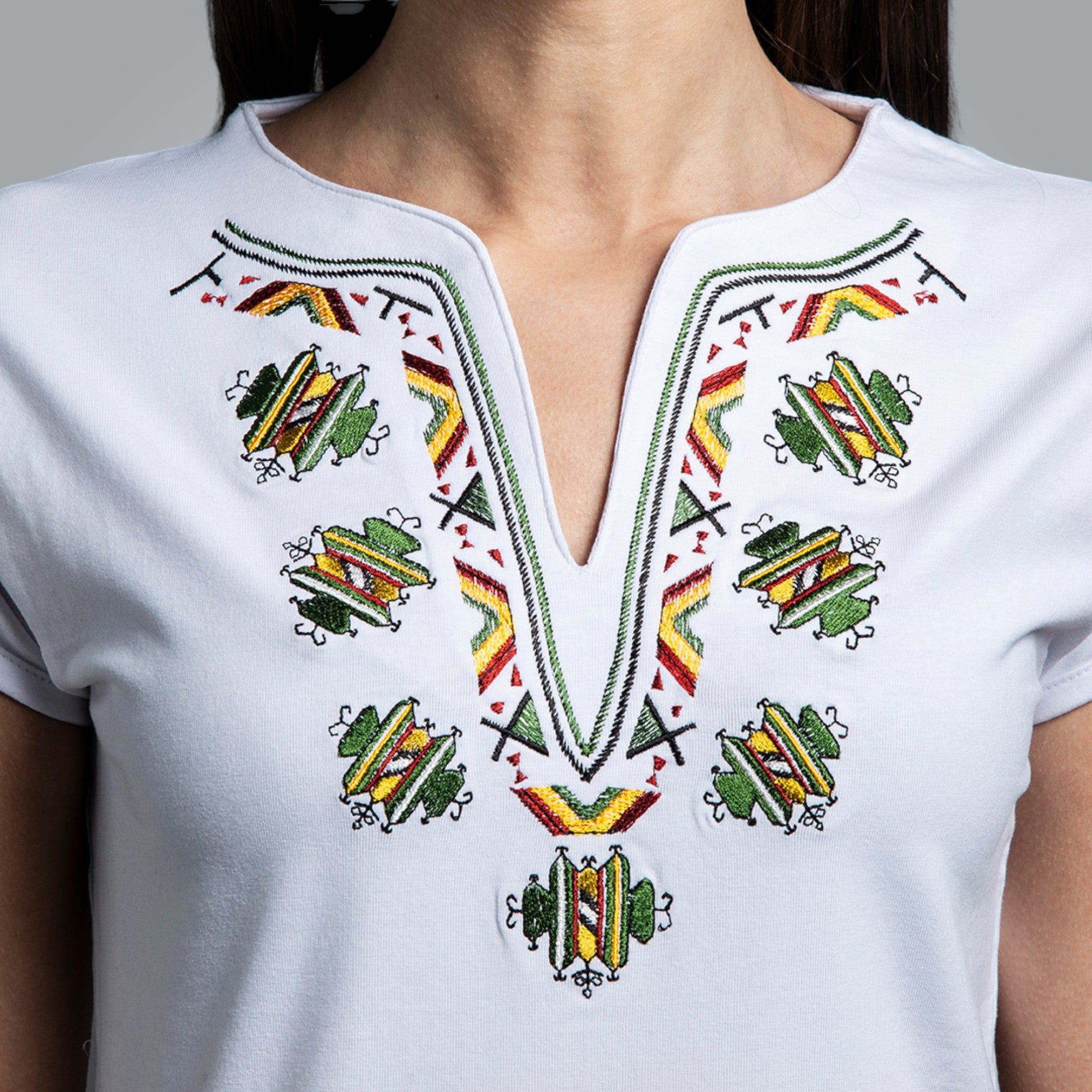 Тениска с V деколте "от Шоплука"