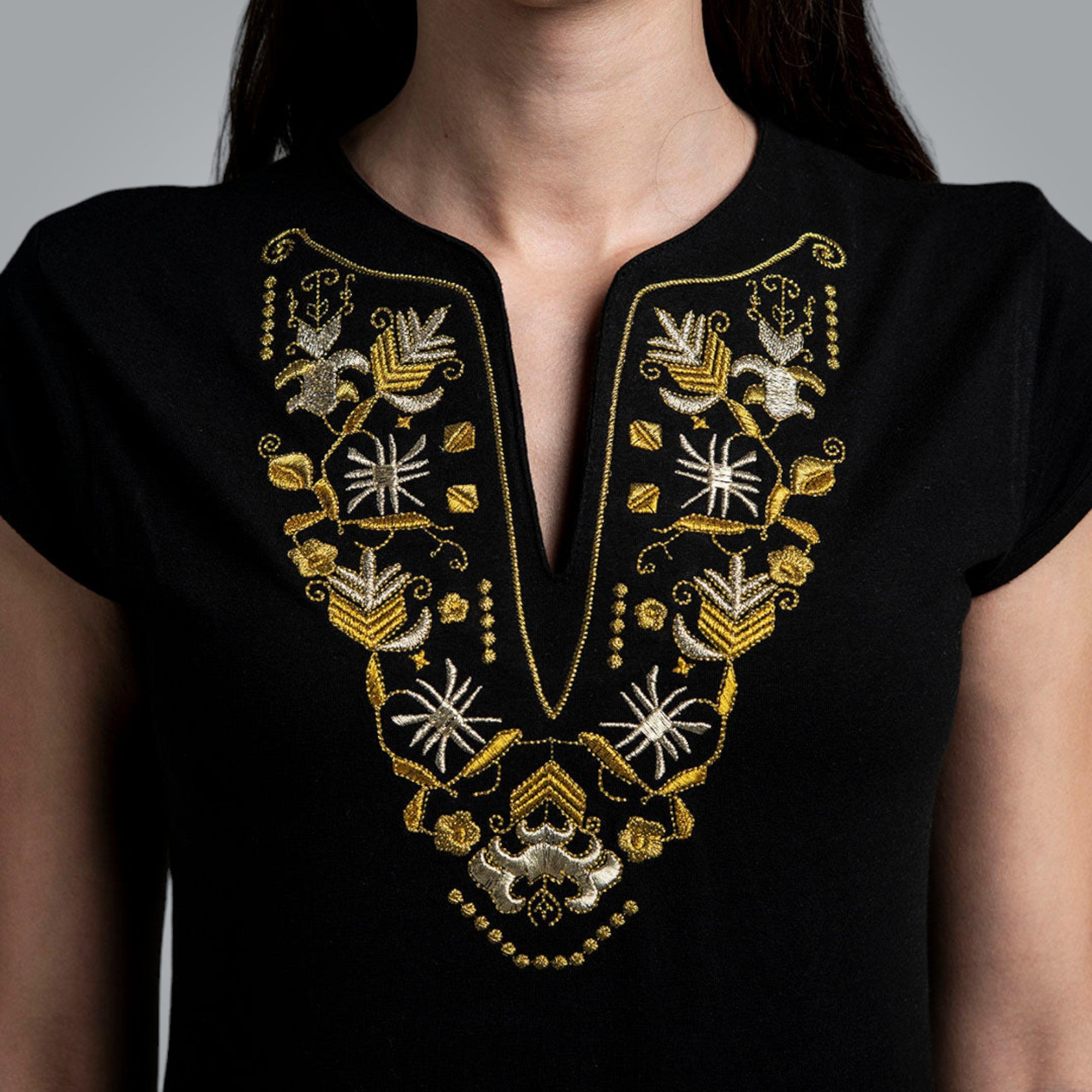 Тениска с V деколте - "Самоковска"