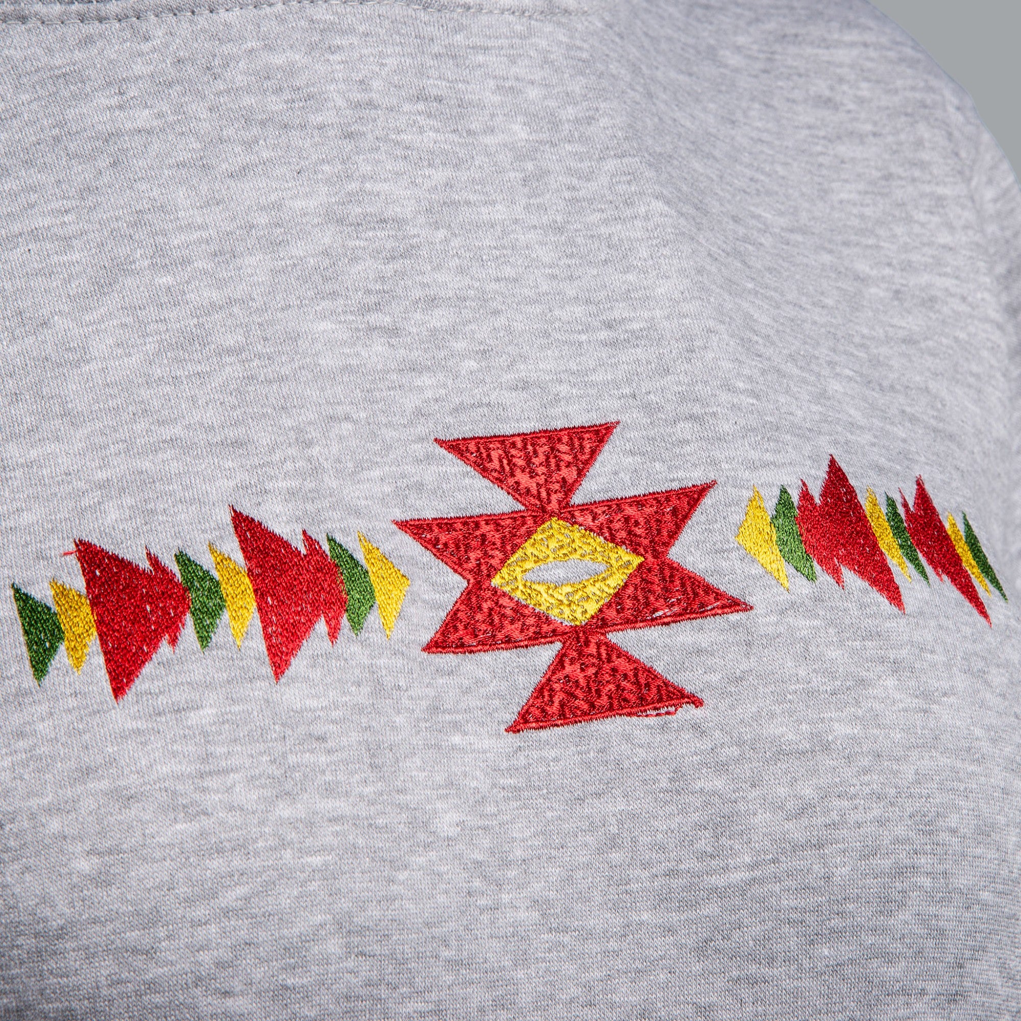 Дамска блуза с качулка "Канатица"