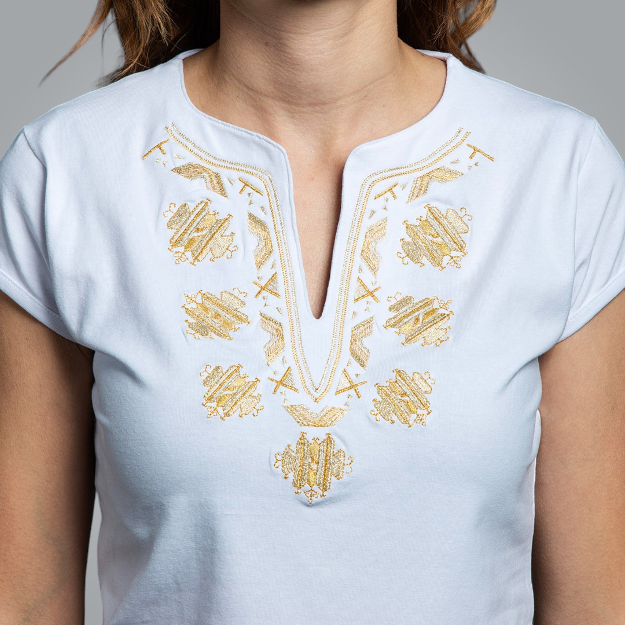 Тениска с V деколте "от Шоплука"