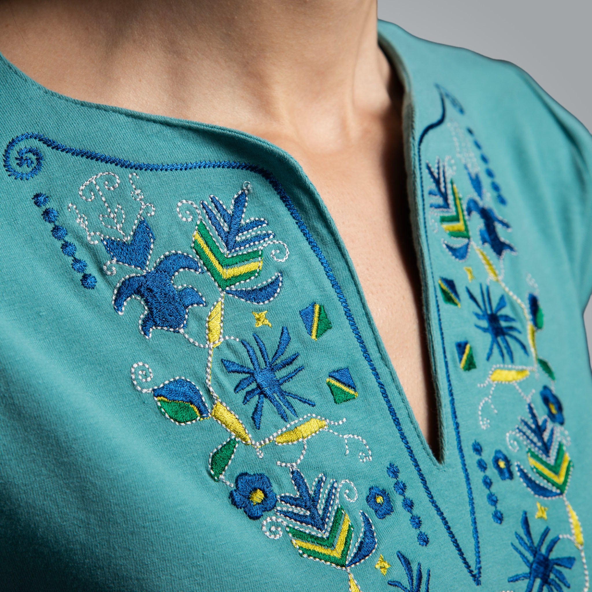 Тениска с V деколте - "Самоковска"