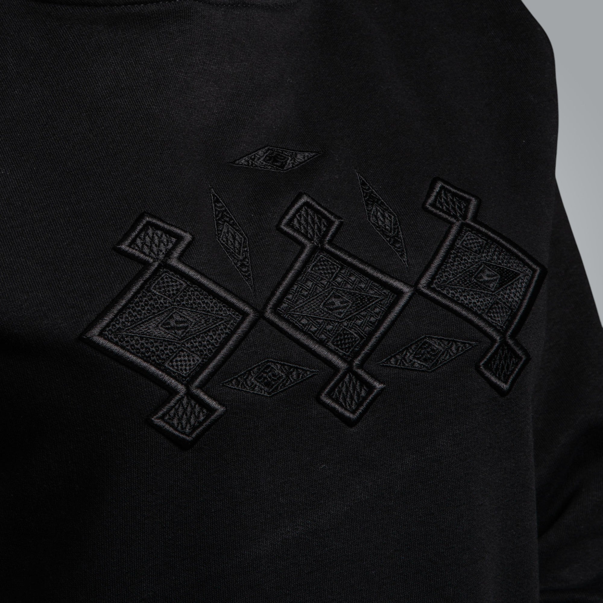 Дълга блуза с качулка "Канатица" 3D