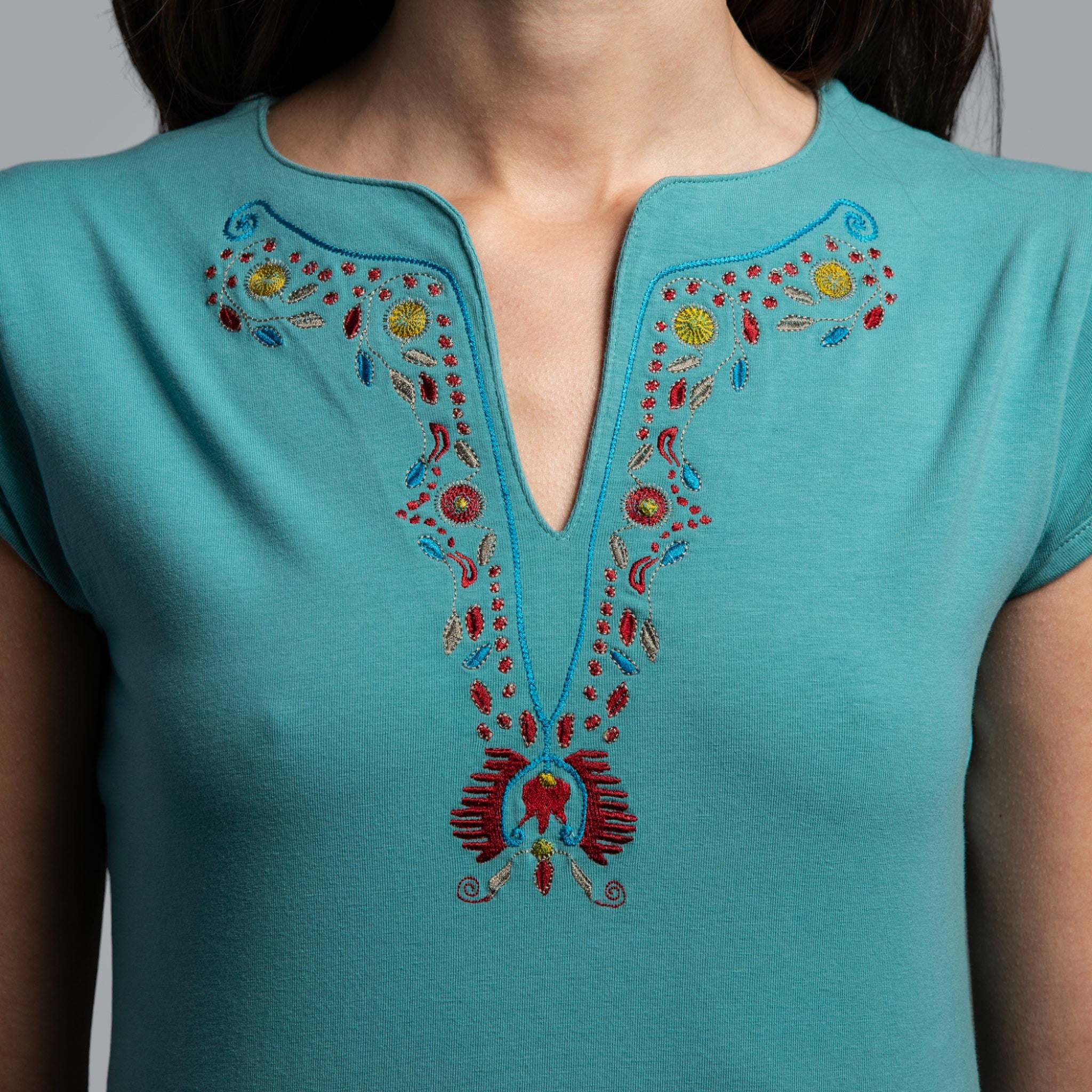 Тениска с V-деколте "Плодородие"