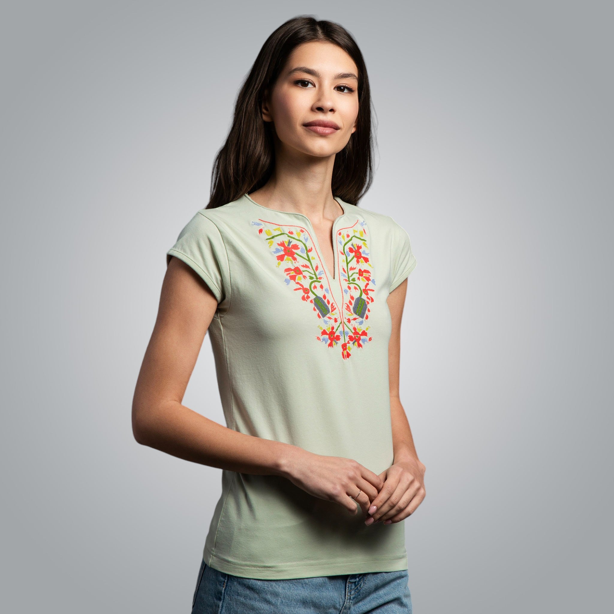 Тениска с V-деколте "Дърво на живота"