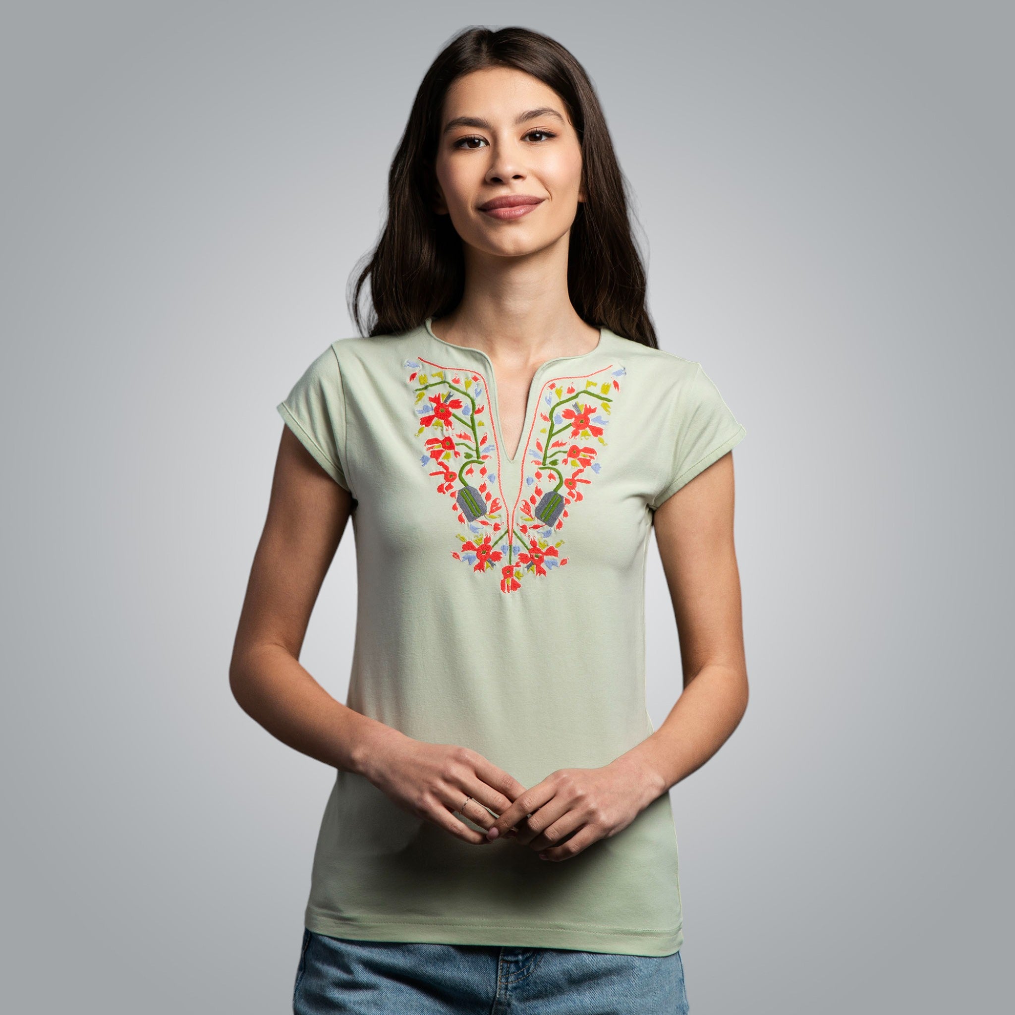 Тениска с V-деколте "Дърво на живота"