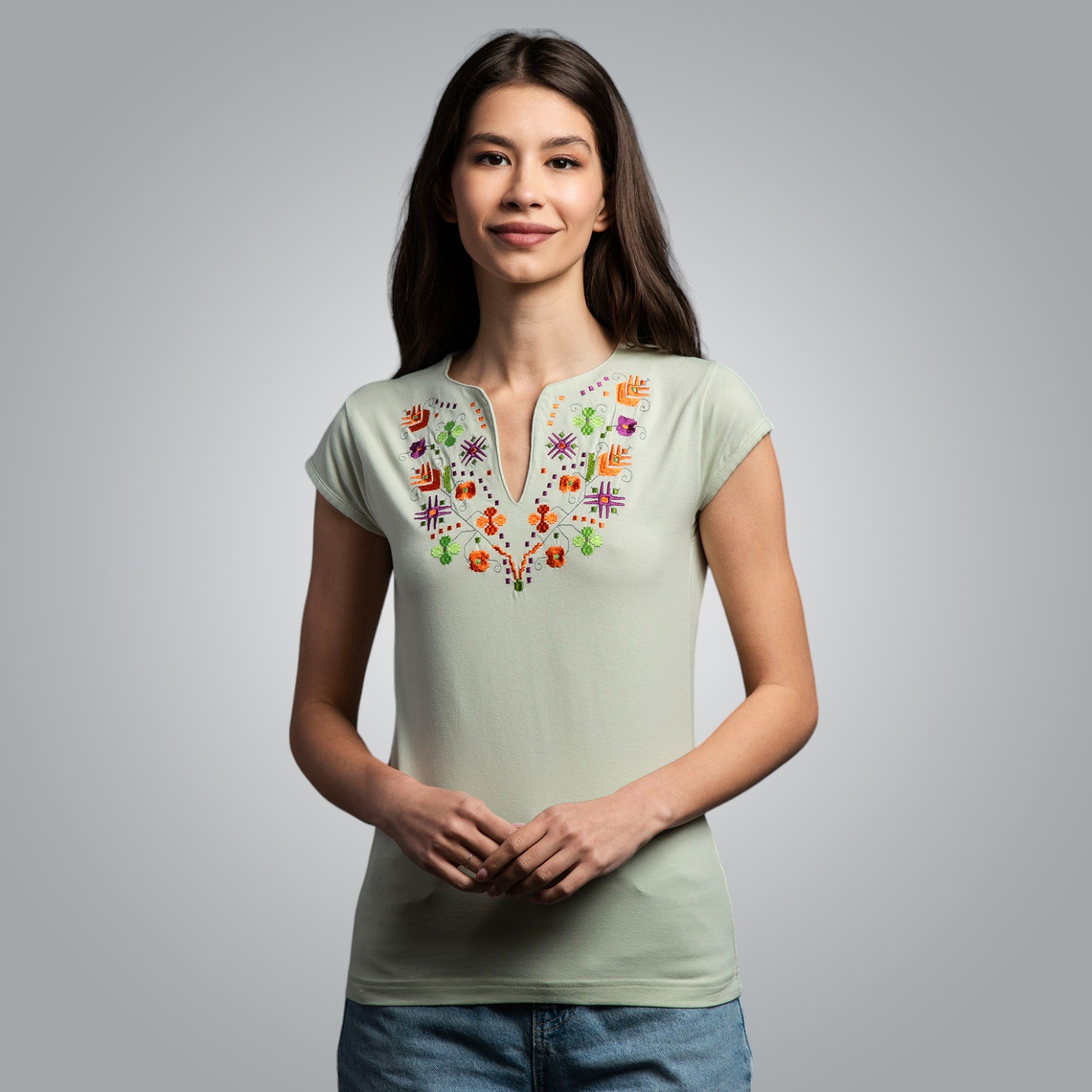 Тениска с V-деколте "Тракийска"