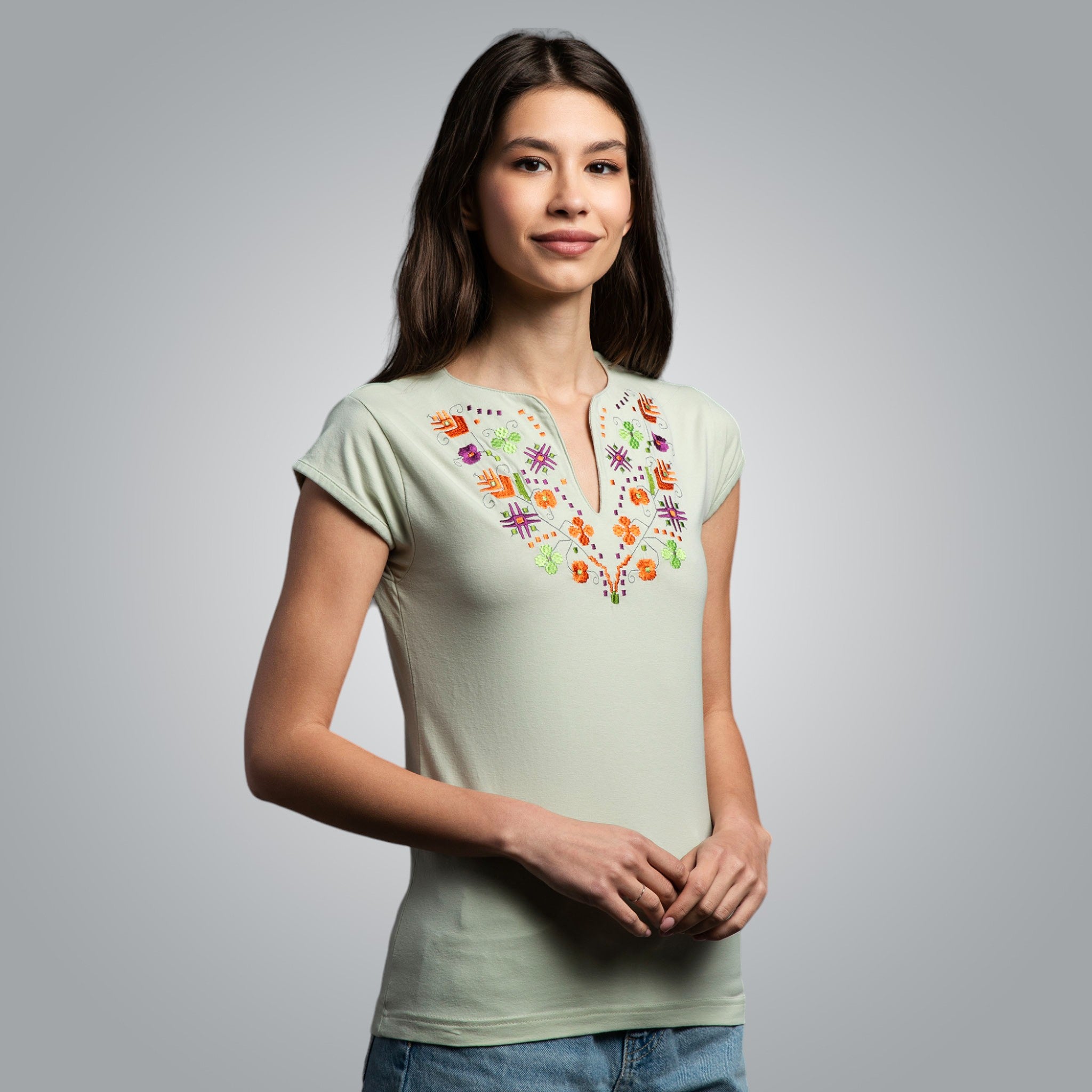 Тениска с V-деколте "Тракийска"