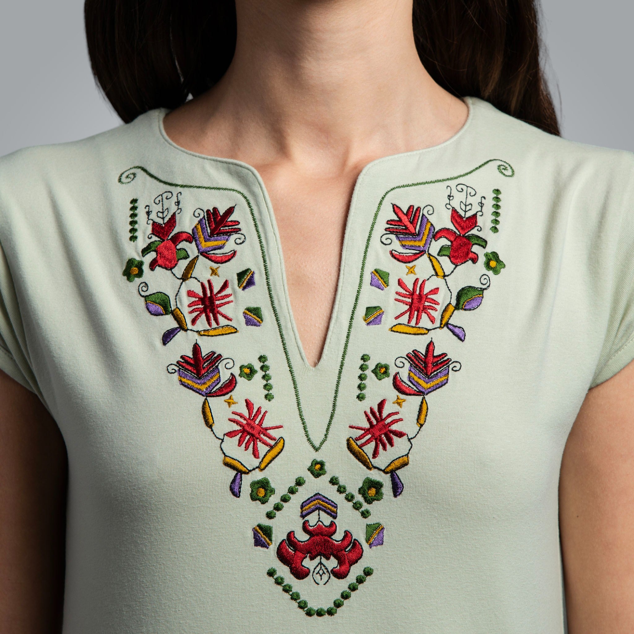 Тениска с V деколте - "Самоковска"