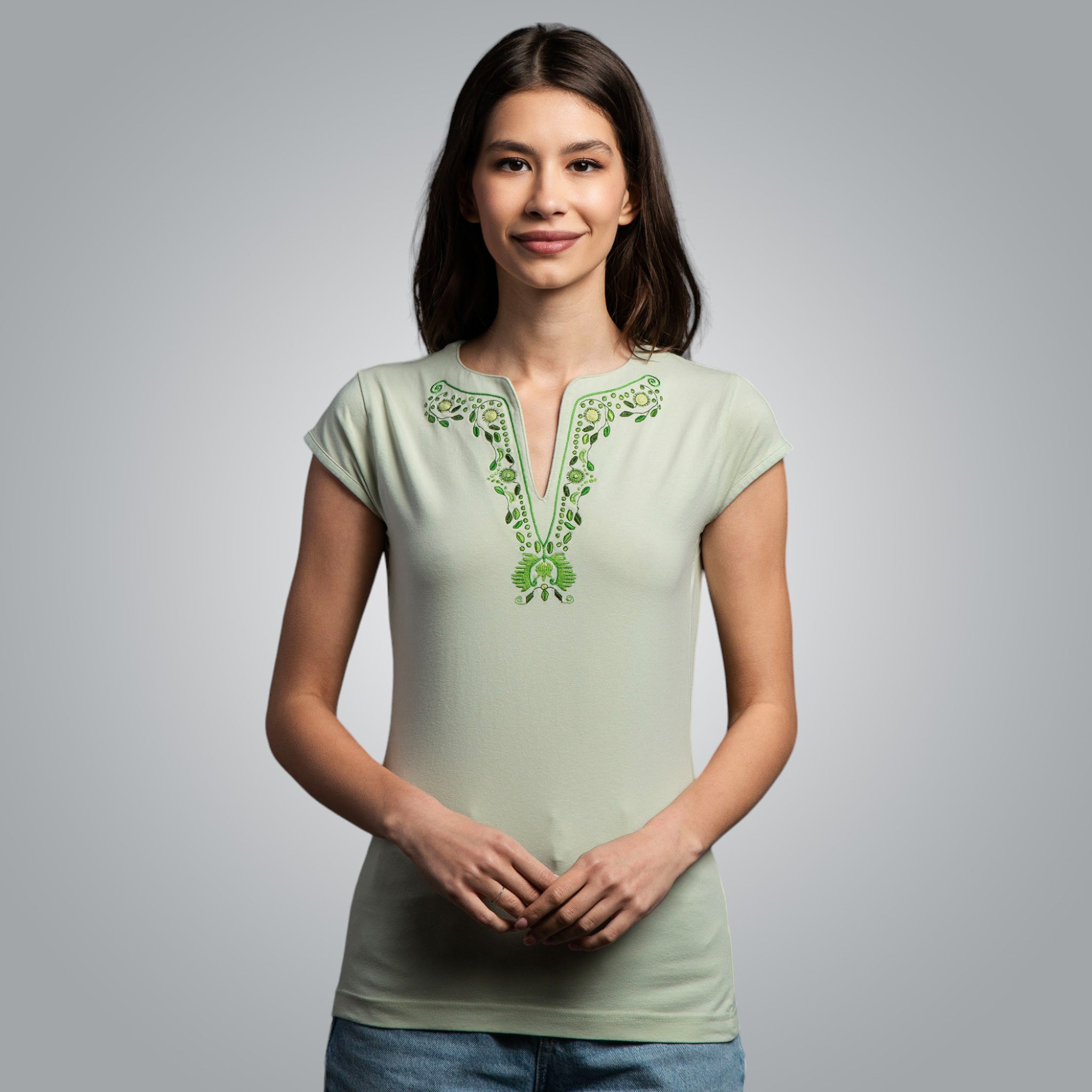 Тениска с V-деколте "Плодородие"