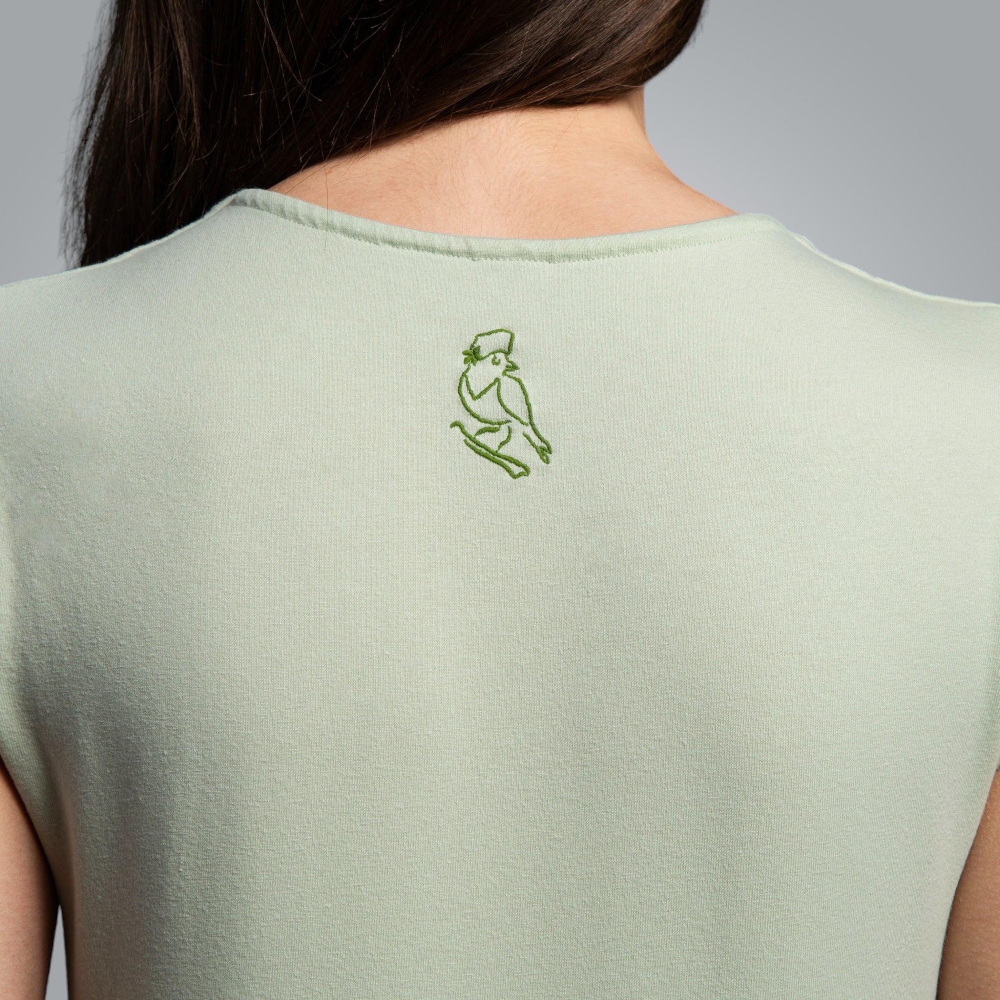 Тениска с V-деколте "Плодородие"