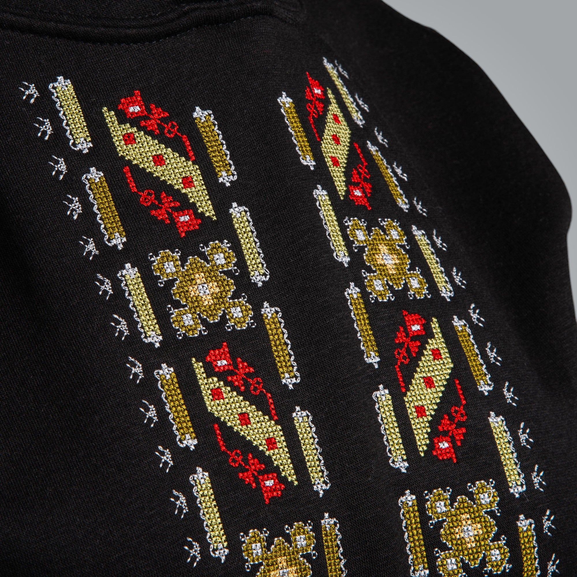 Дамска блуза с качулка "Защита"