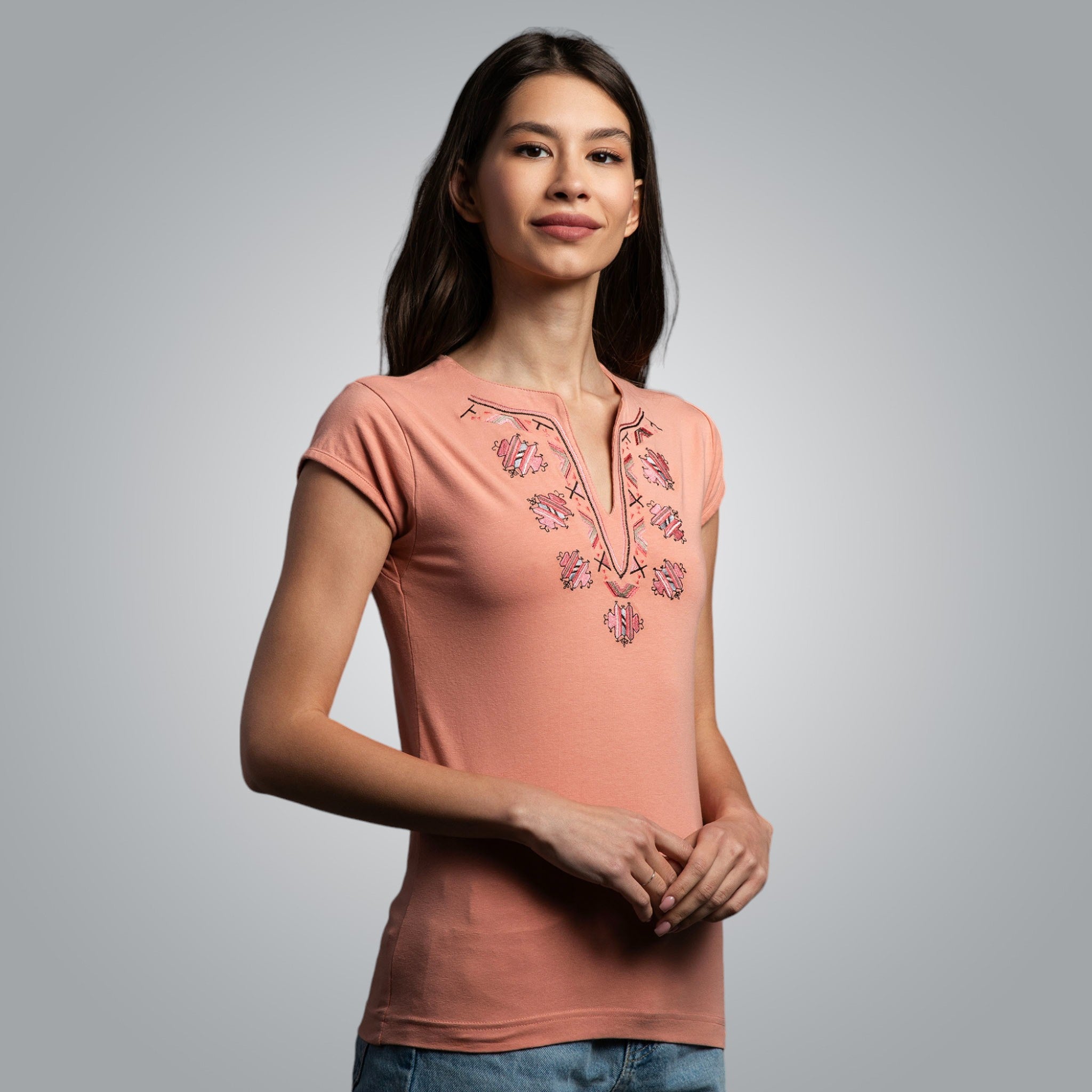 Тениска с V деколте "от Шоплука"