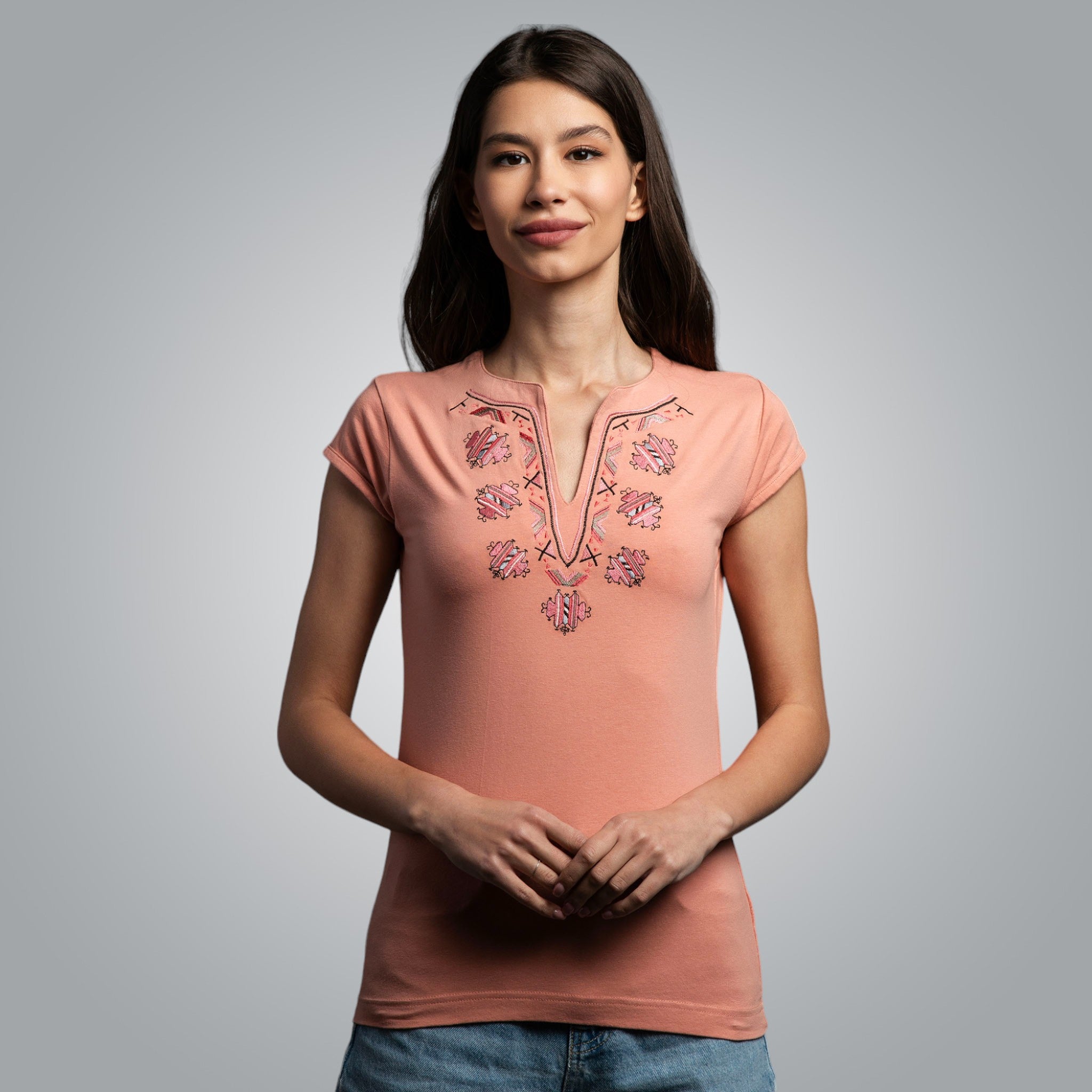 Тениска с V деколте "от Шоплука"