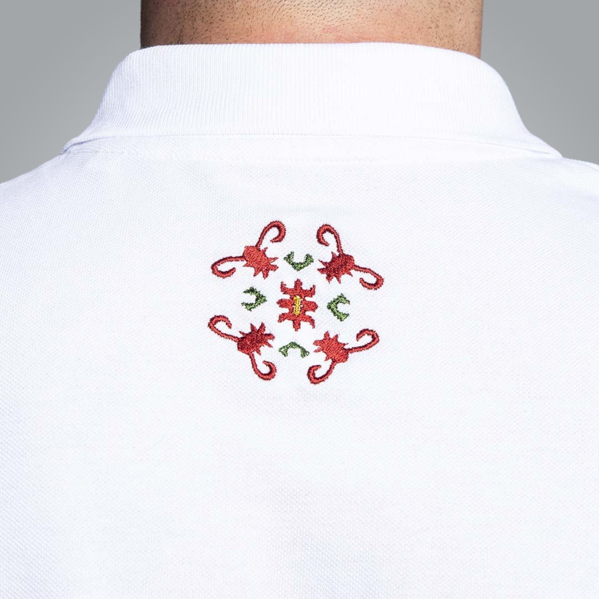 Тениска с яка "Букраний"