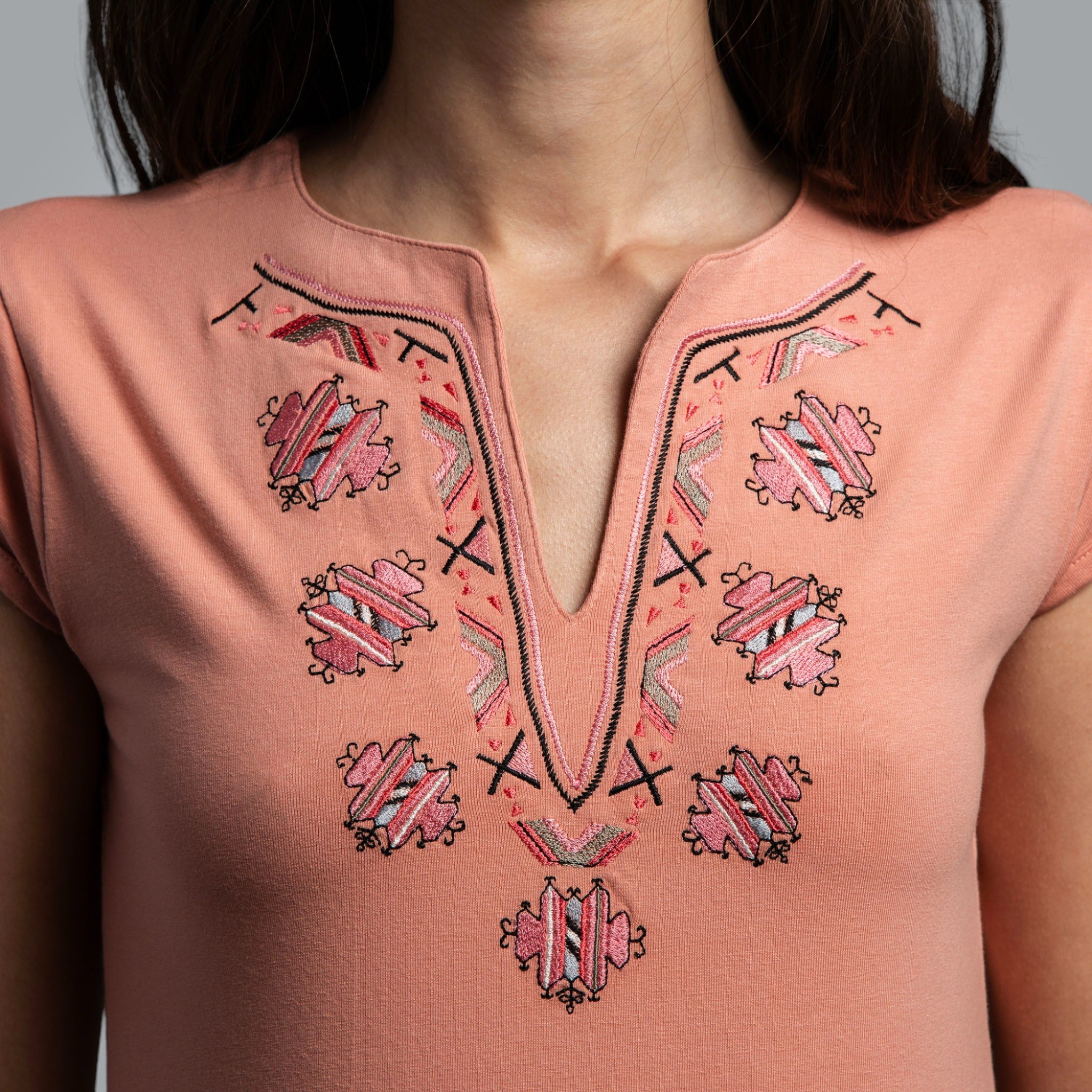 Тениска с V деколте "от Шоплука"