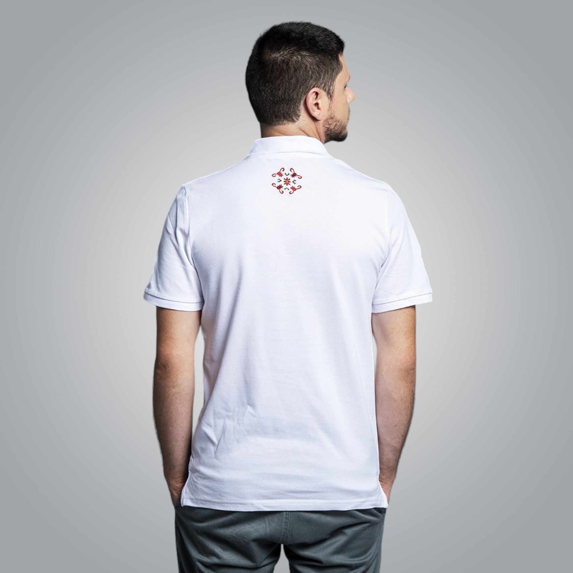 Тениска с яка "Букраний"