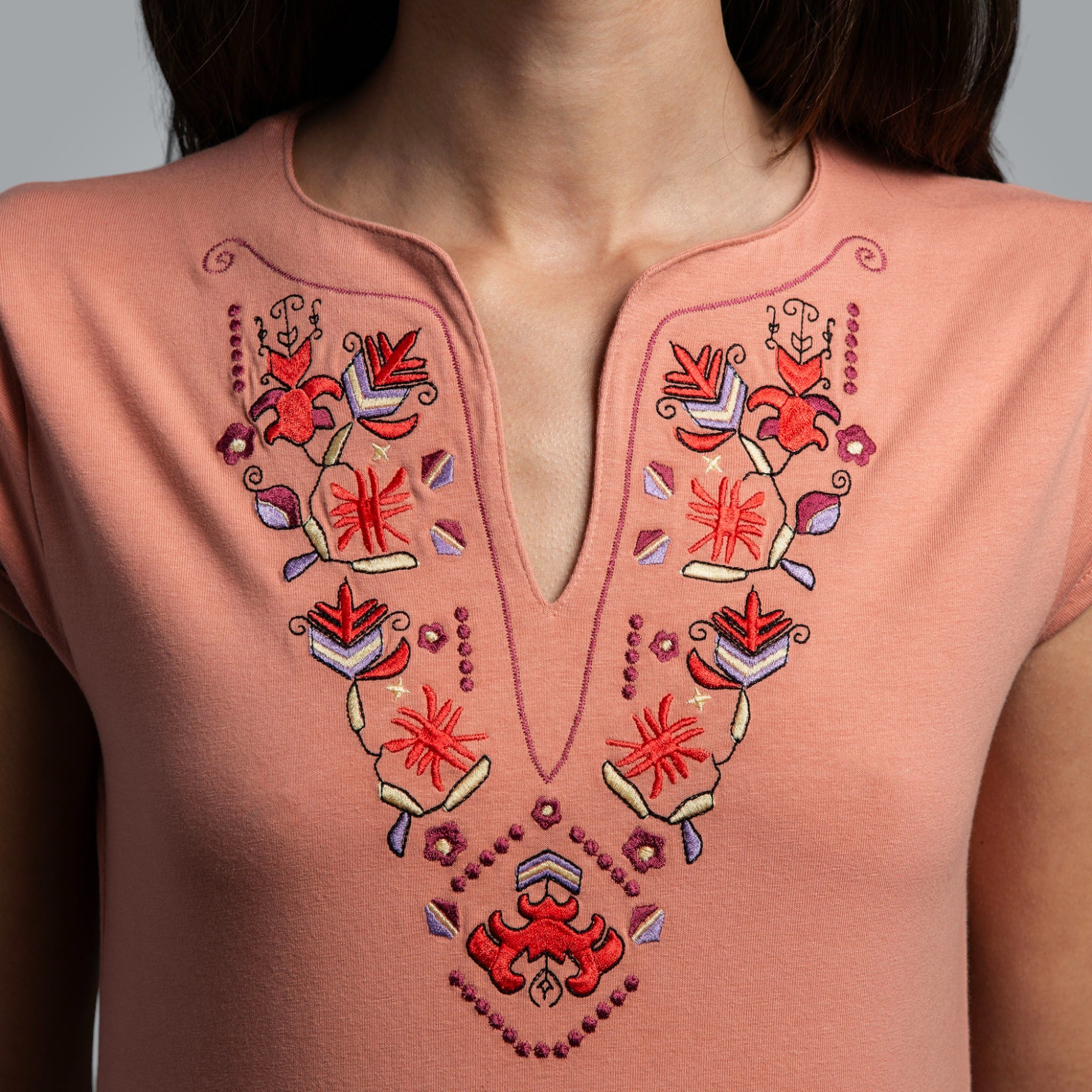 Тениска с V деколте - "Самоковска"