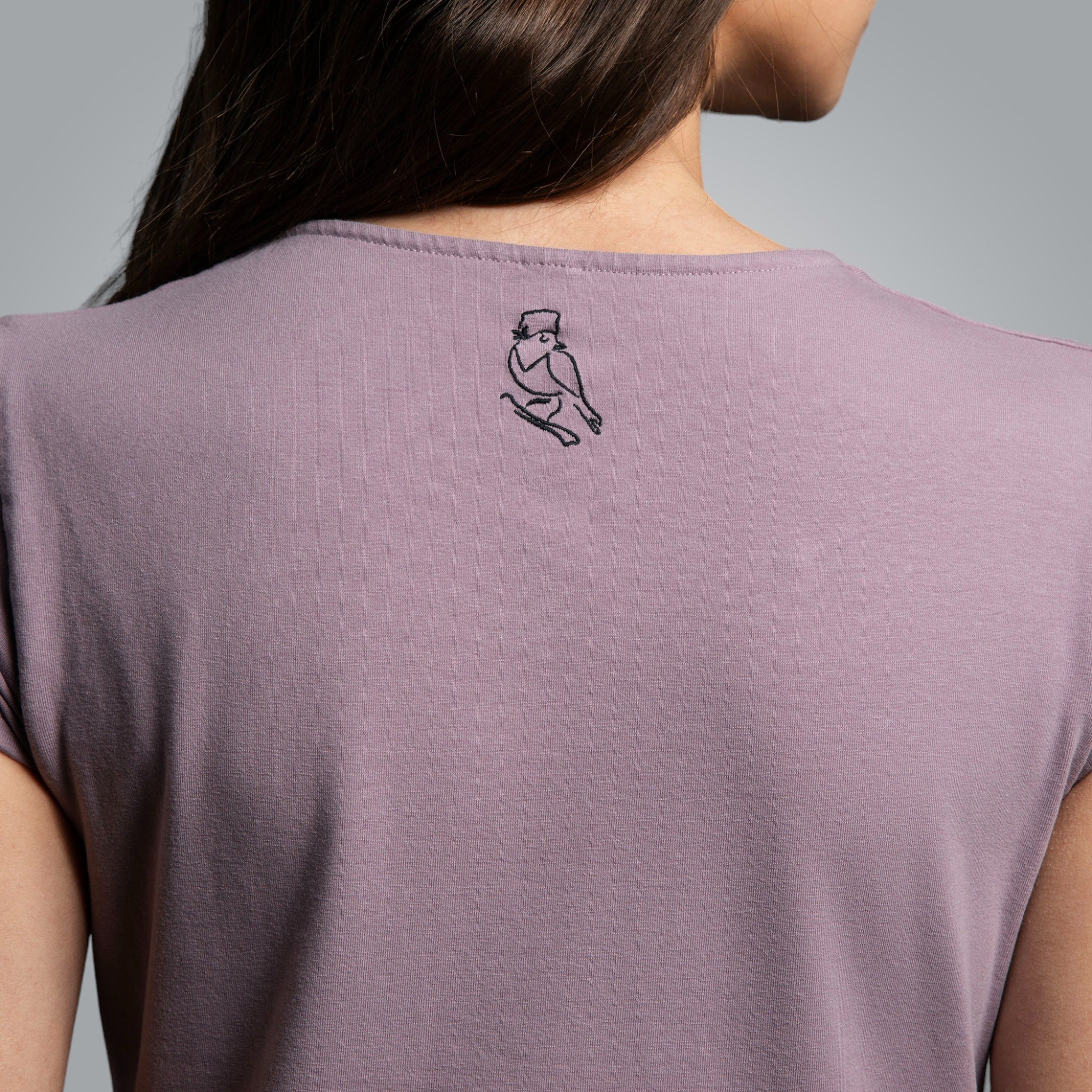 Тениска с V-деколте "Плодородие"