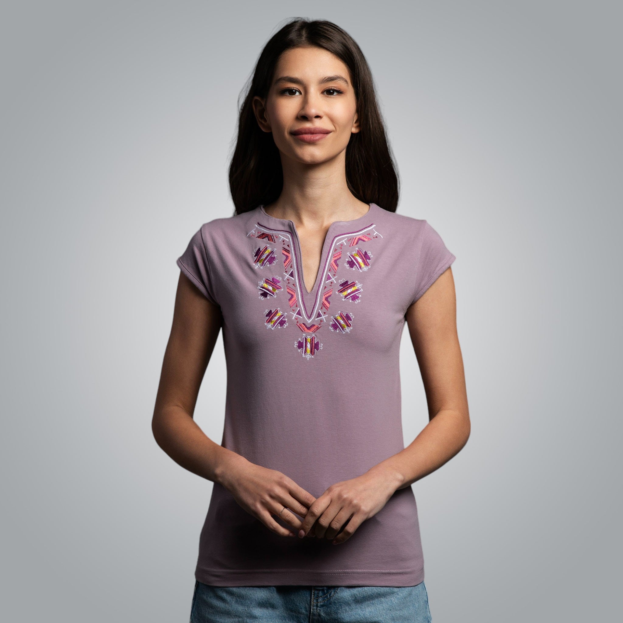 Тениска с V деколте "от Шоплука"